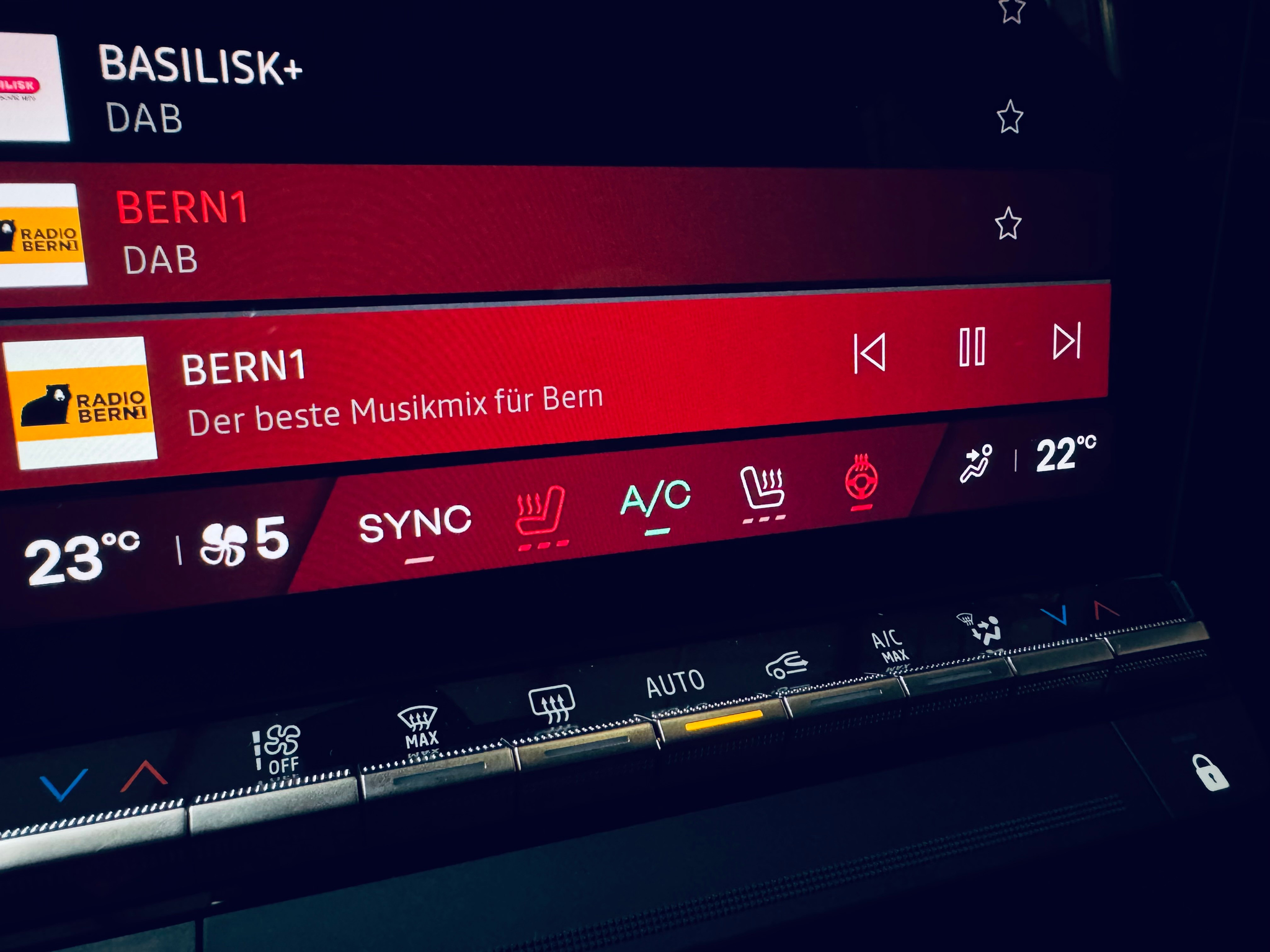 listing desktop thumbnail image 25