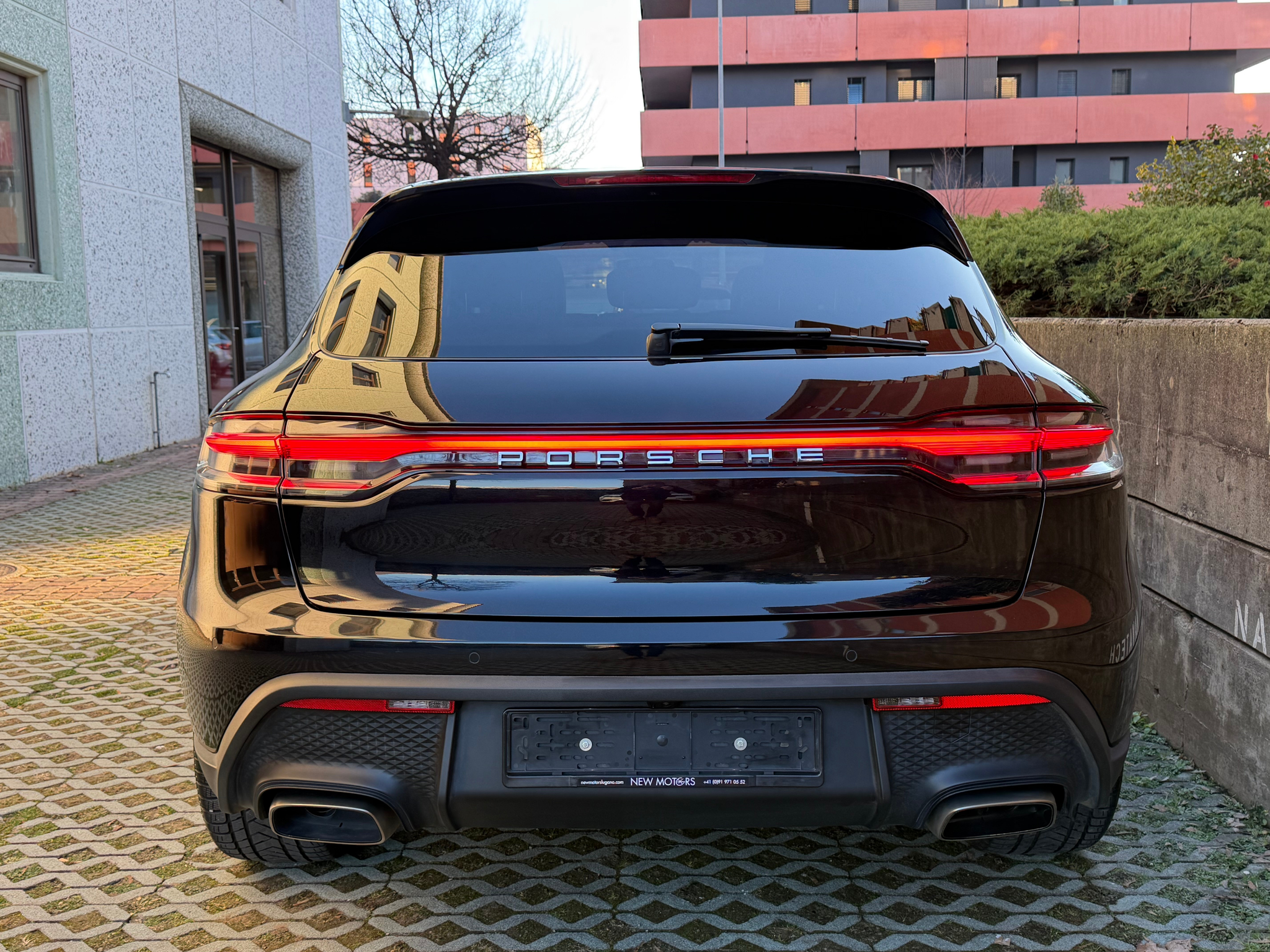 listing desktop thumbnail image 5