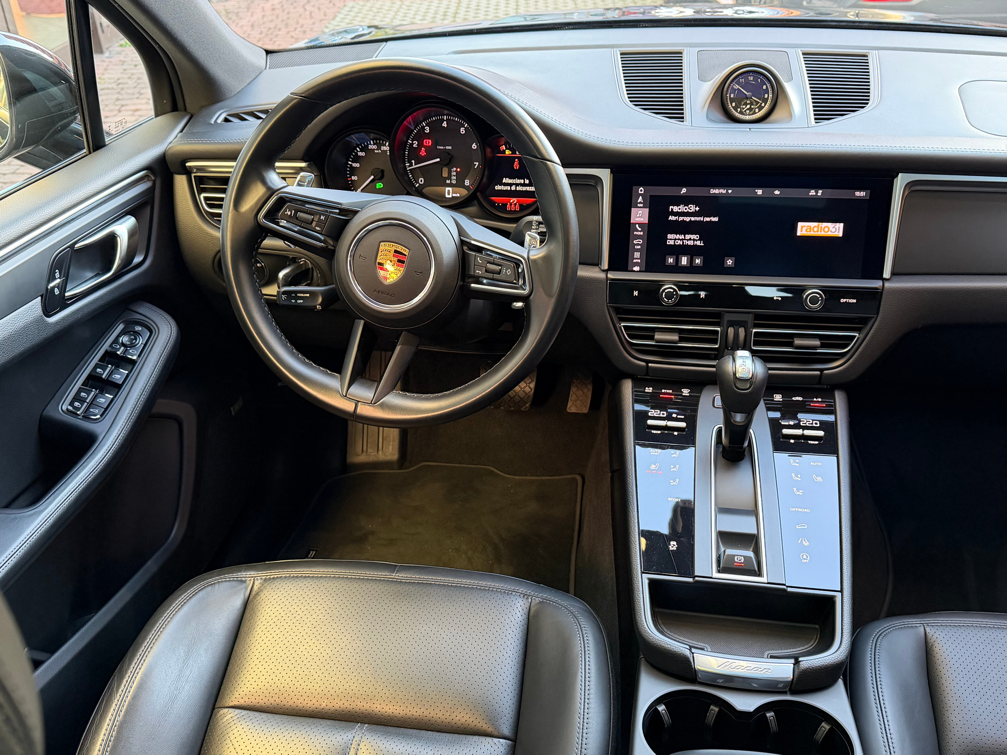 listing desktop thumbnail image 9