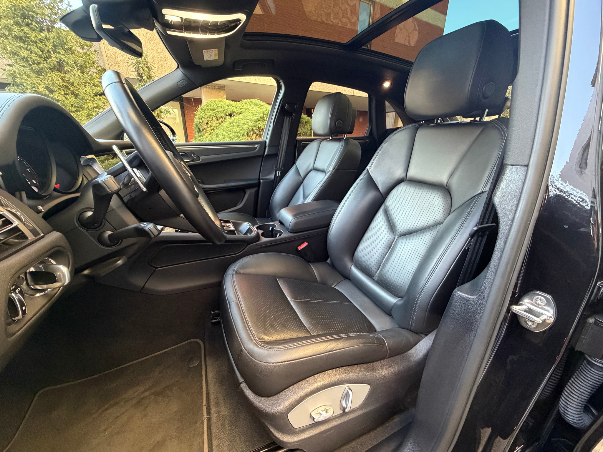 listing desktop thumbnail image 7