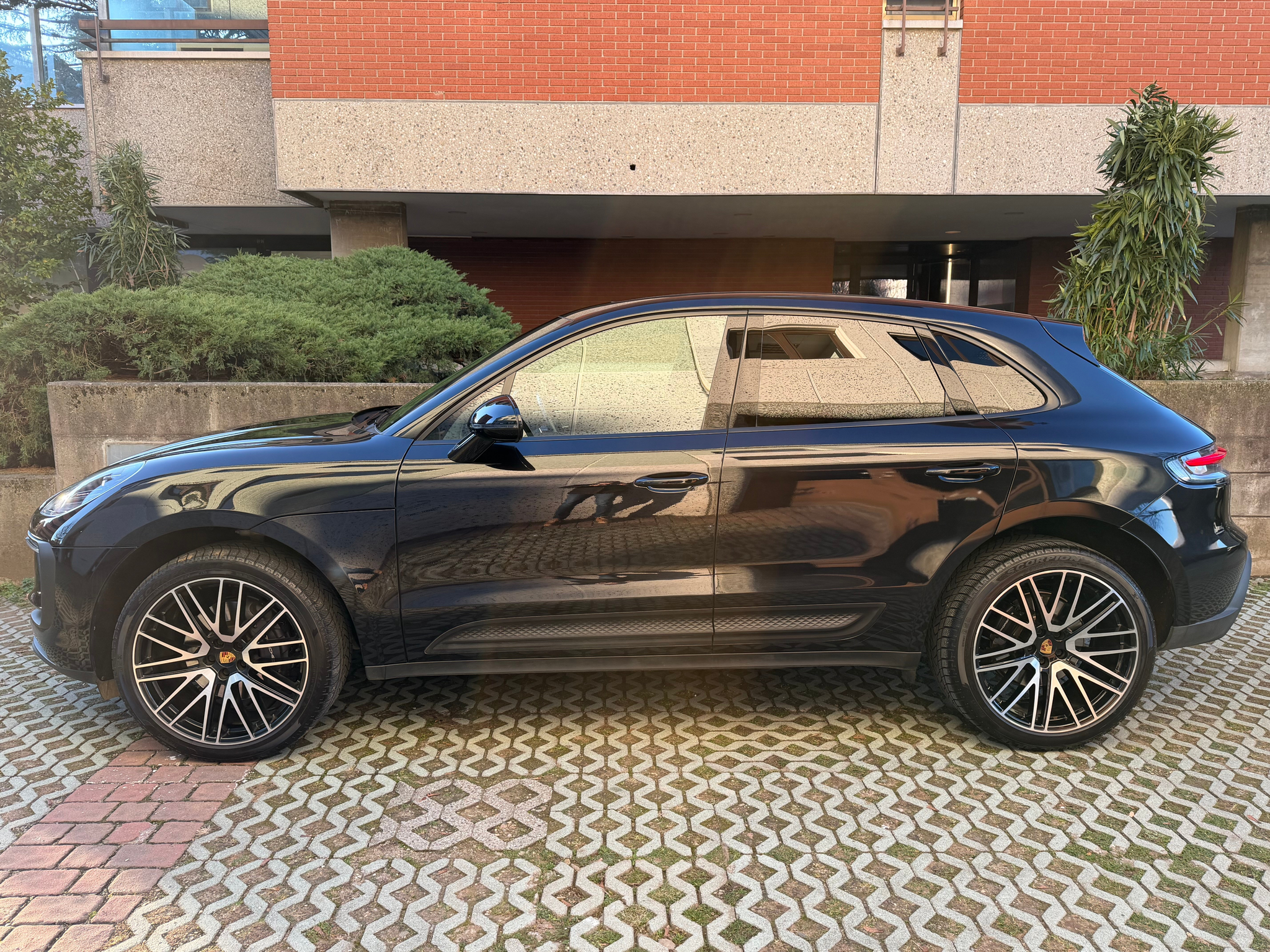 listing desktop thumbnail image 2