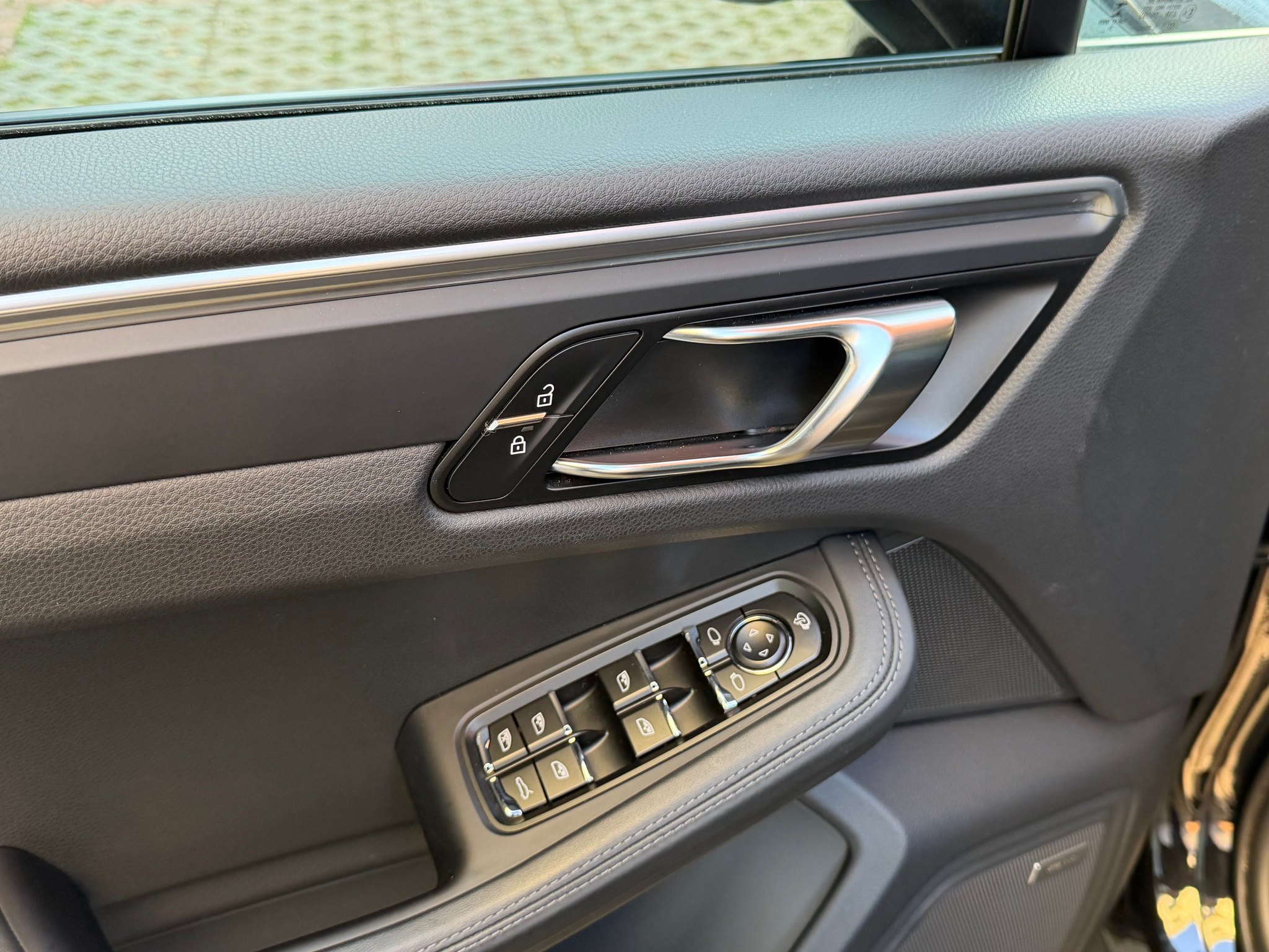 listing desktop thumbnail image 12