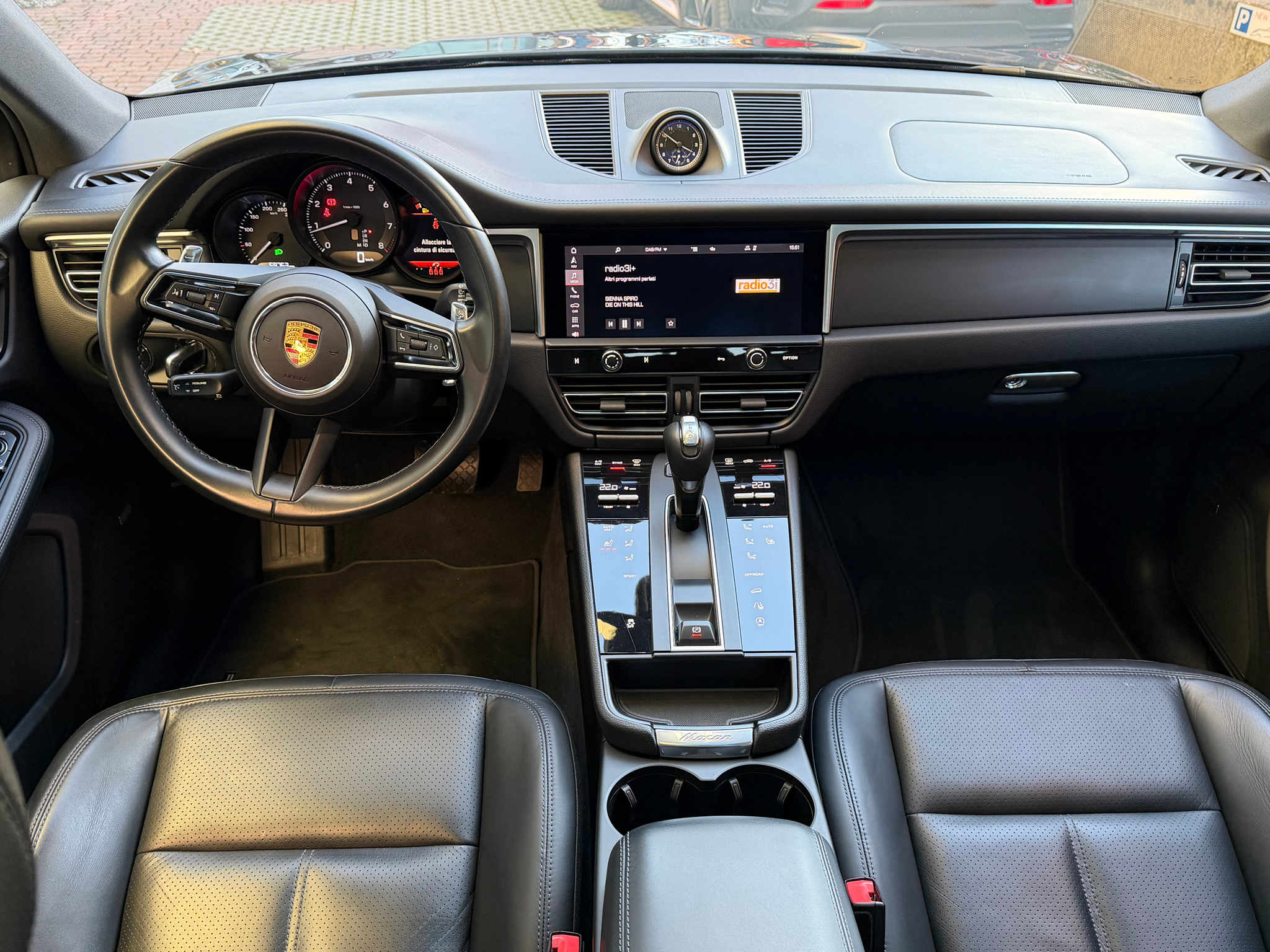 listing desktop thumbnail image 8