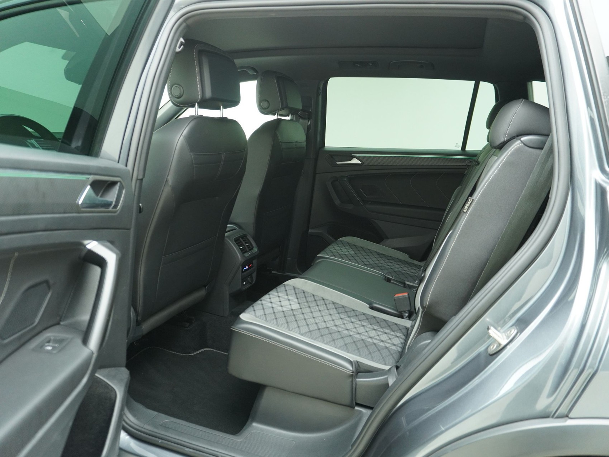 listing desktop thumbnail image 10