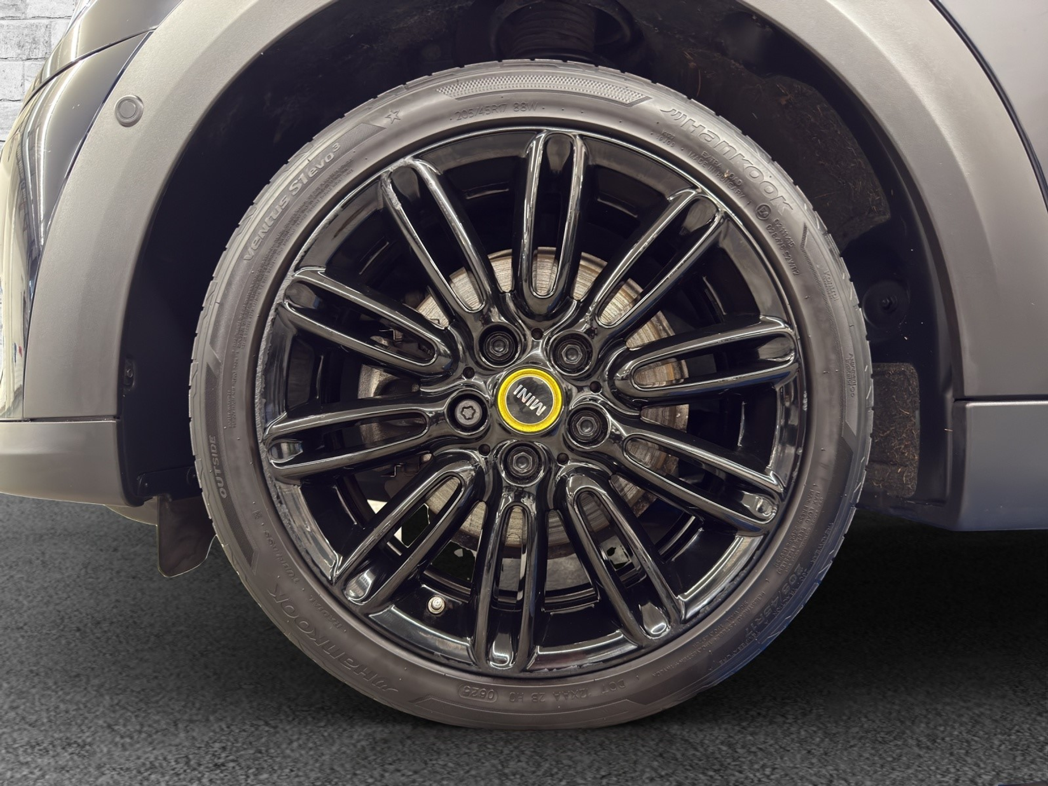 listing desktop thumbnail image 8