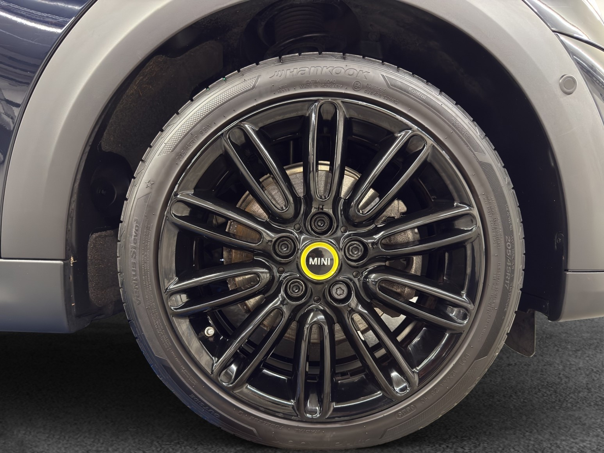 listing desktop thumbnail image 11