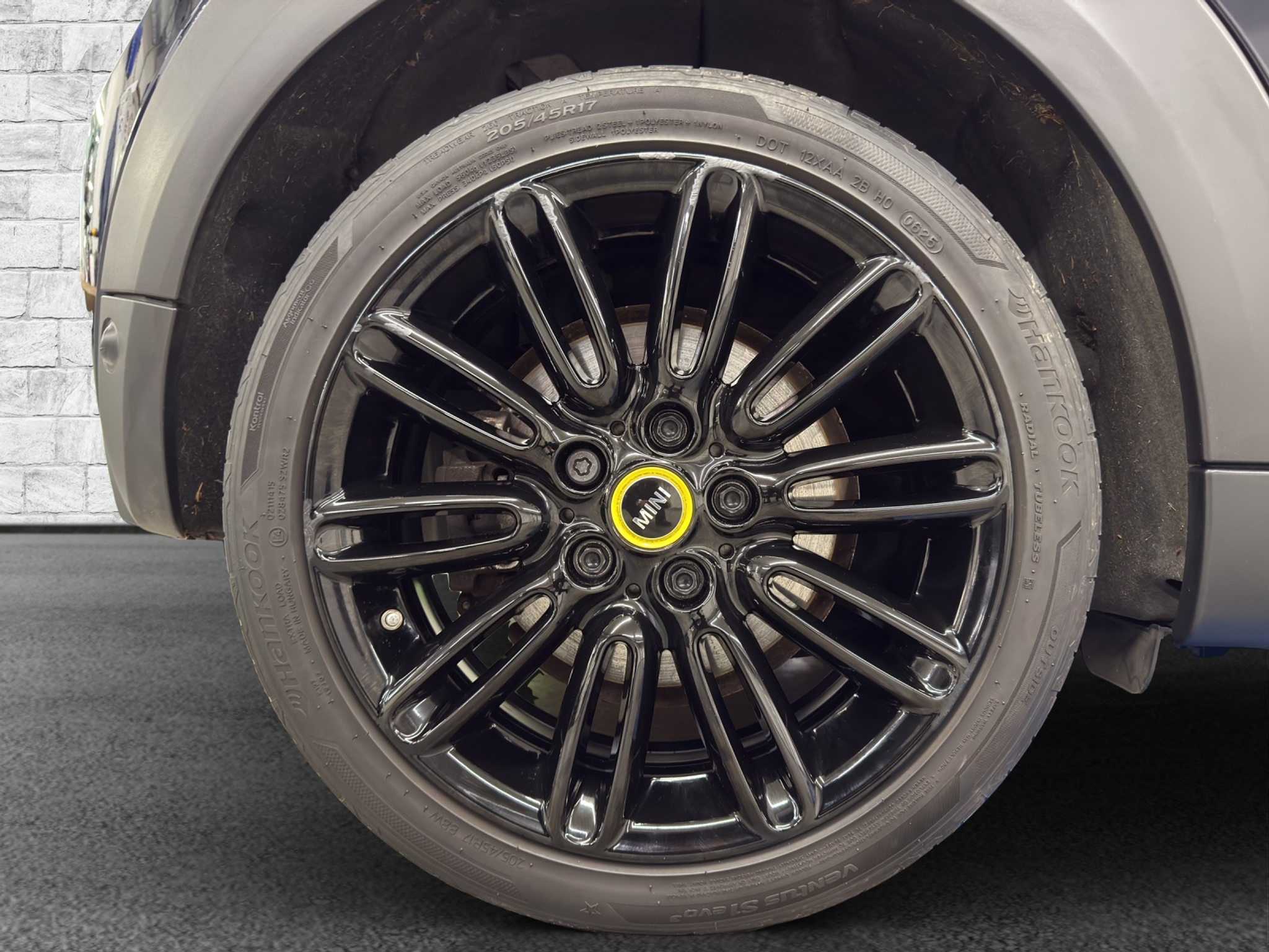 listing desktop thumbnail image 10