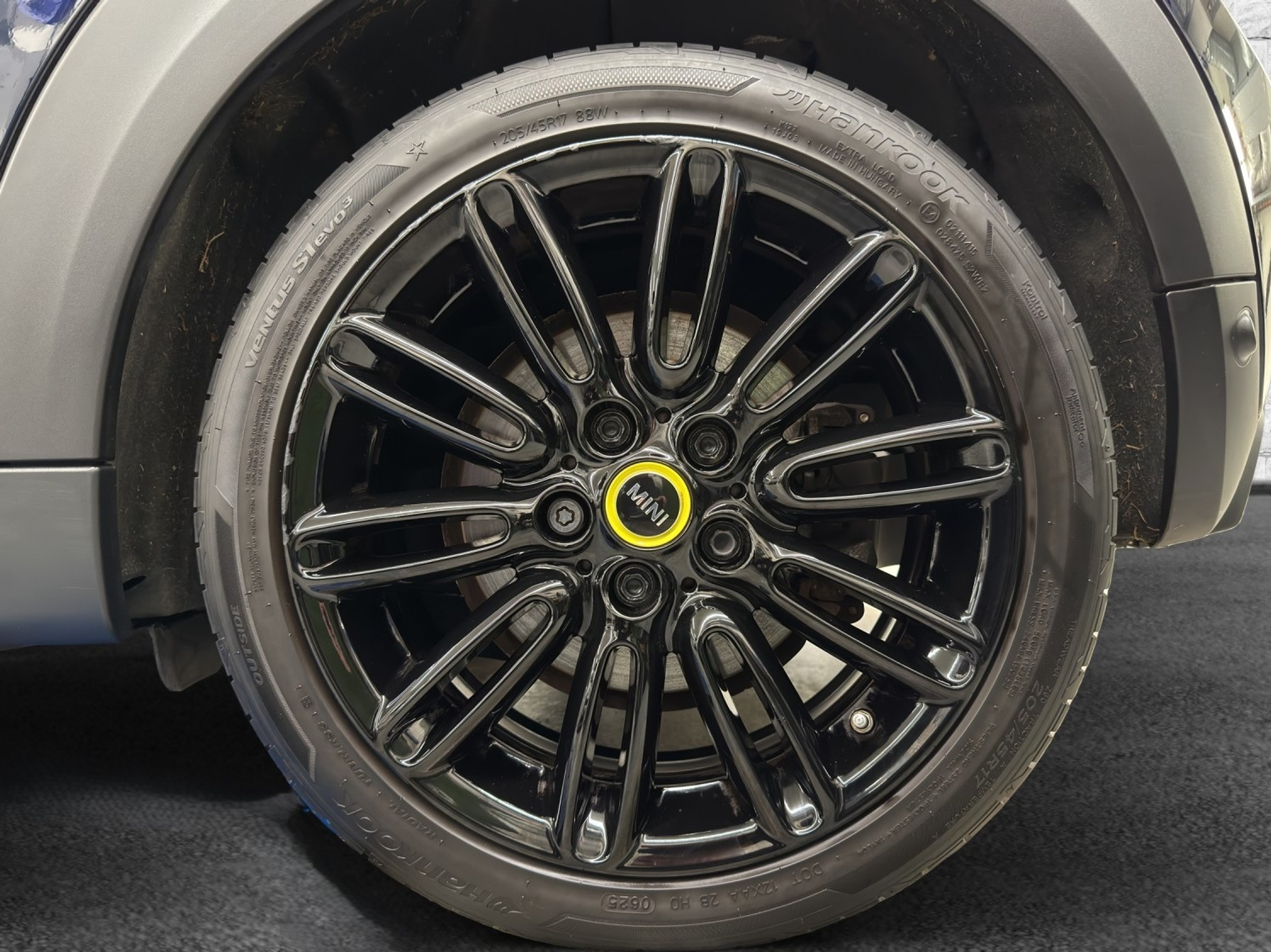 listing desktop thumbnail image 9