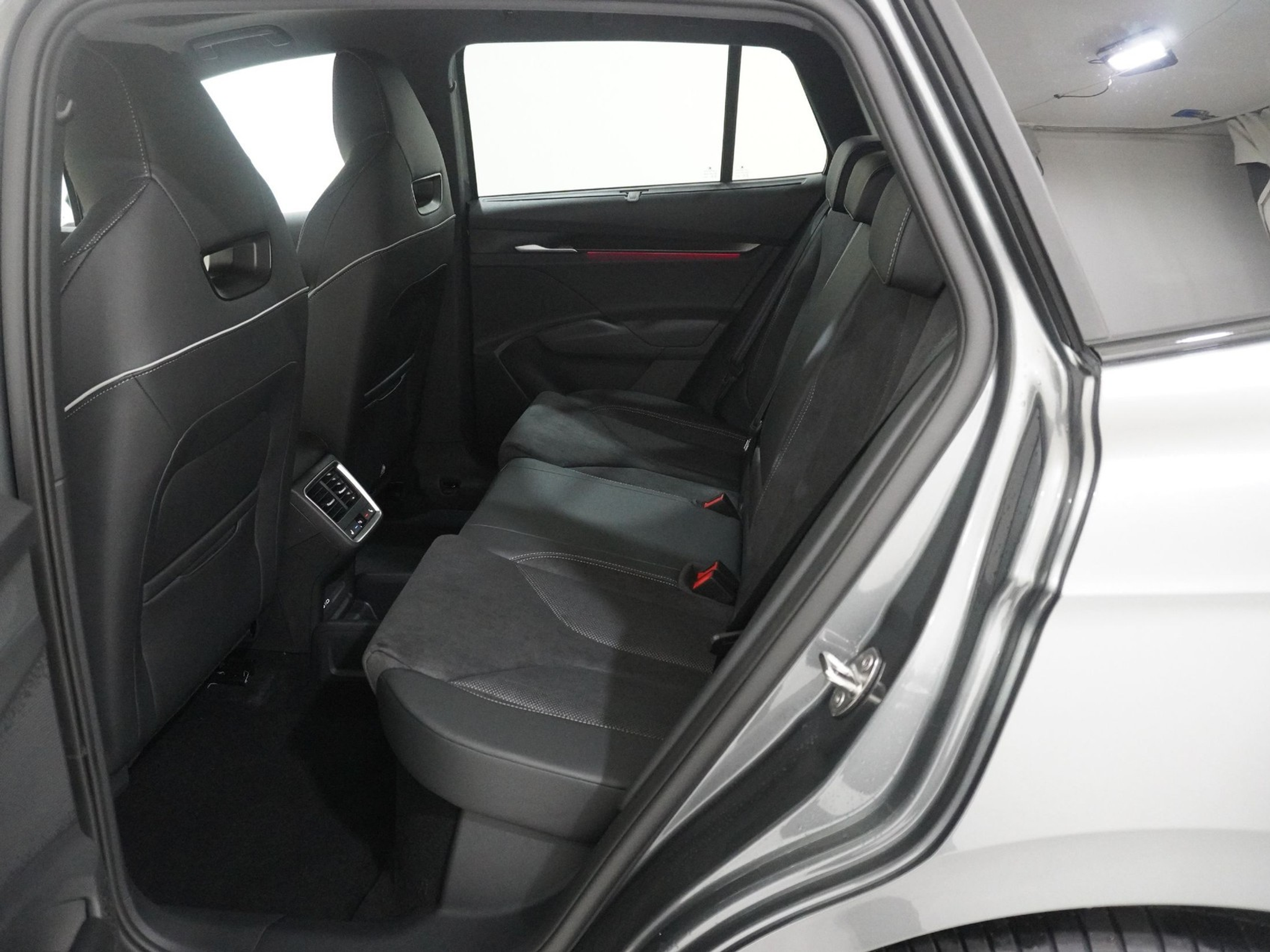 listing desktop thumbnail image 15