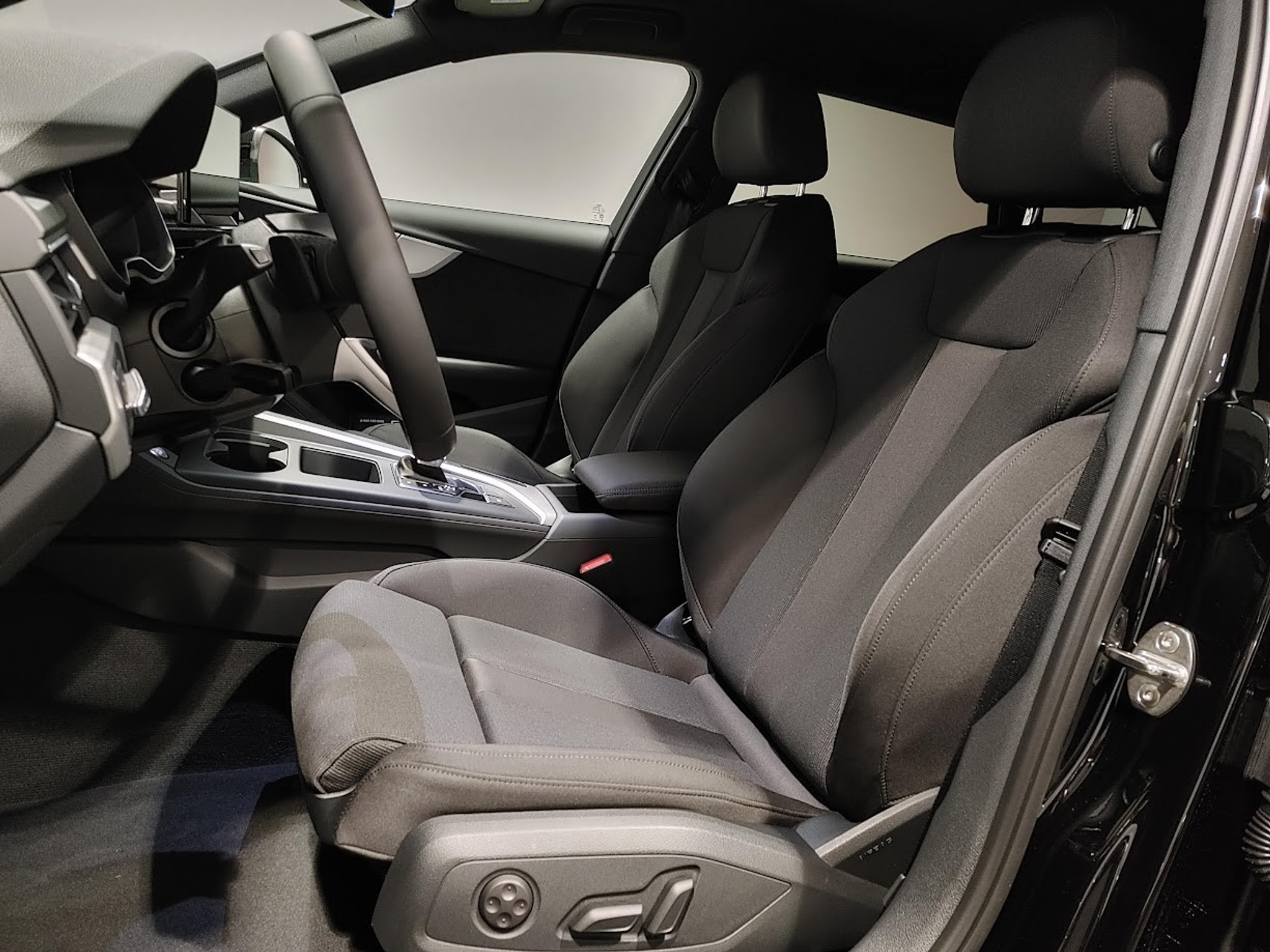 listing desktop thumbnail image 3