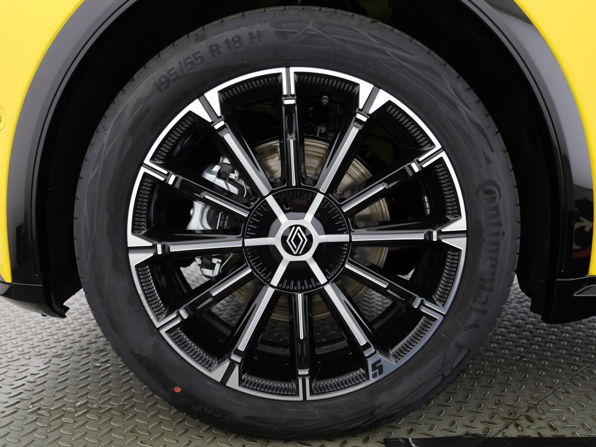 listing desktop thumbnail image 3