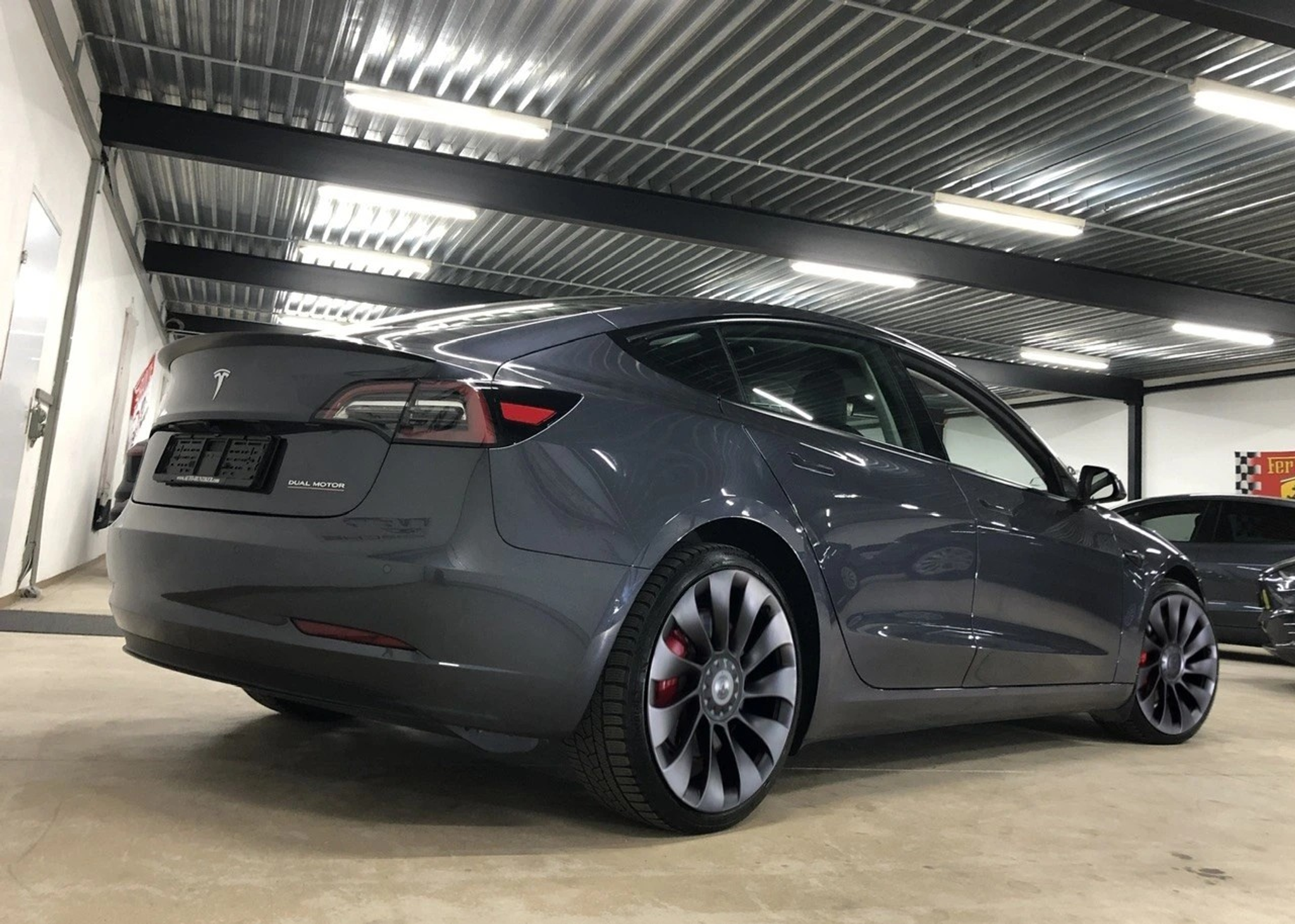 listing desktop thumbnail image 4