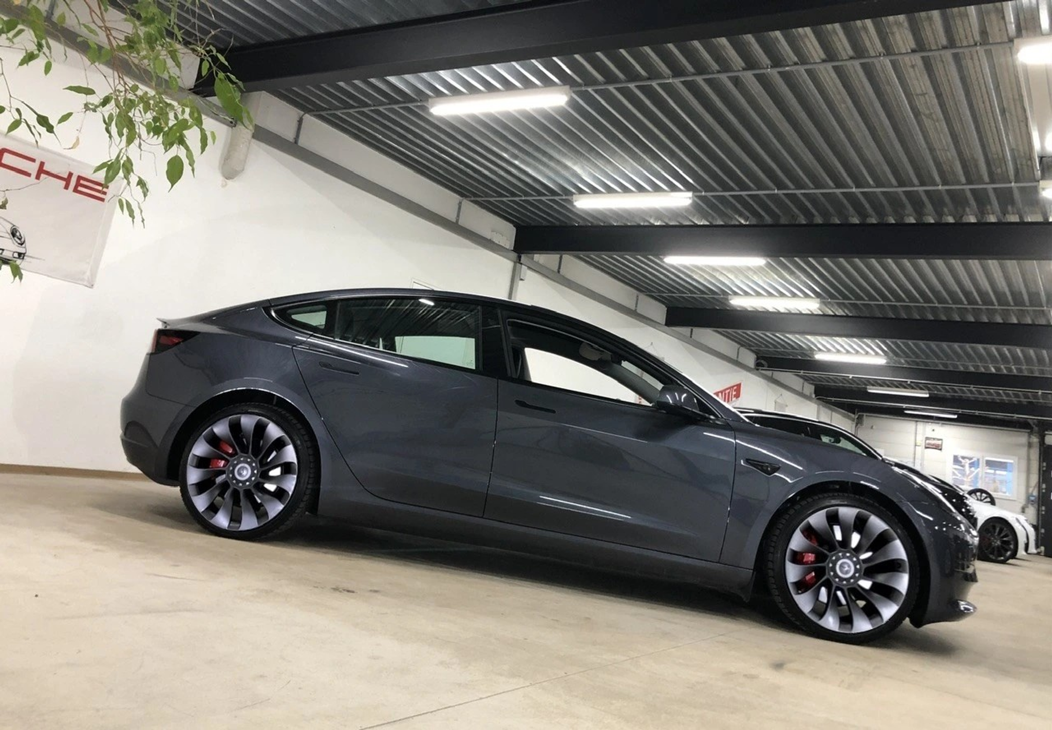 listing desktop thumbnail image 3