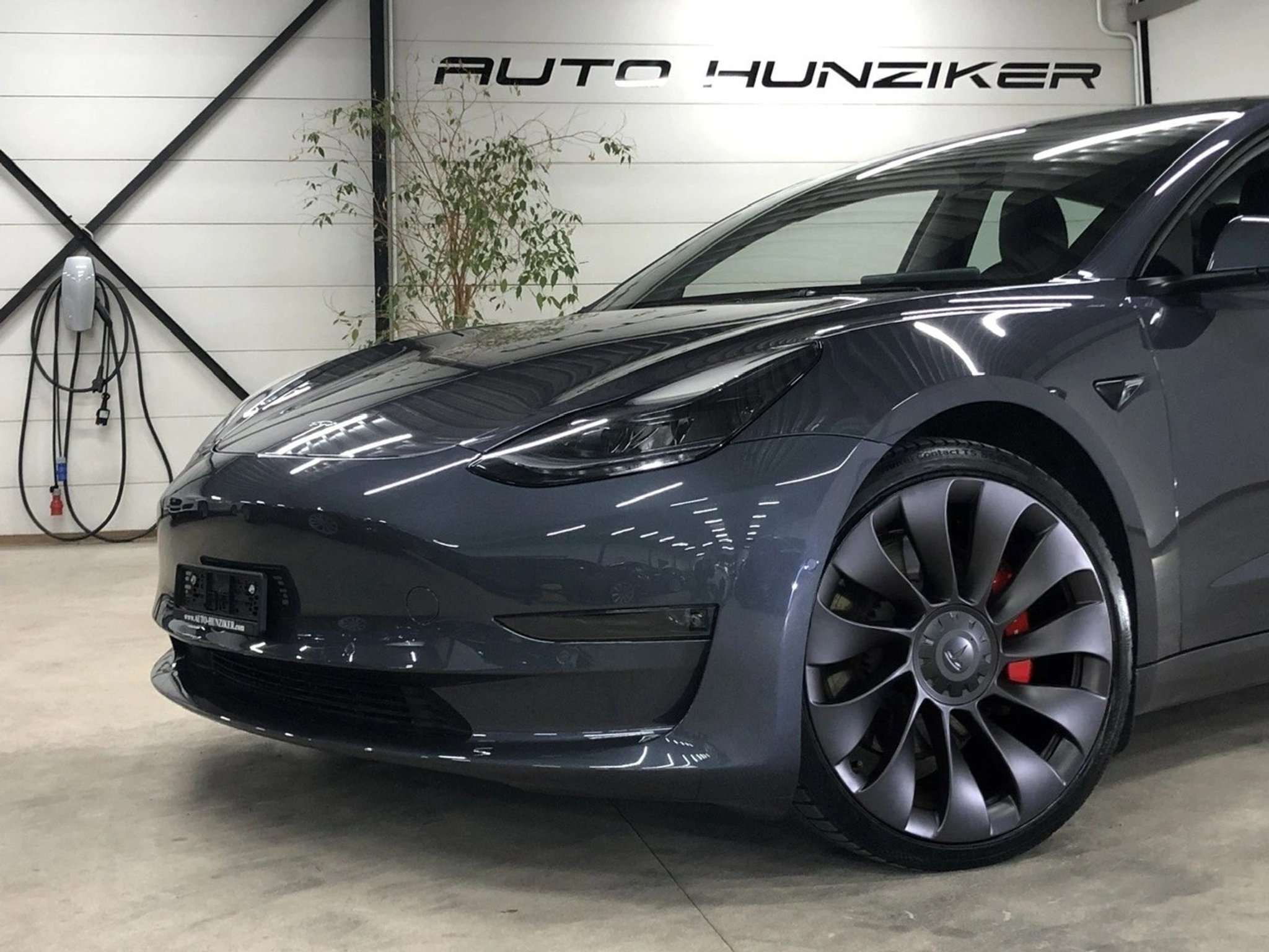 listing desktop thumbnail image 1