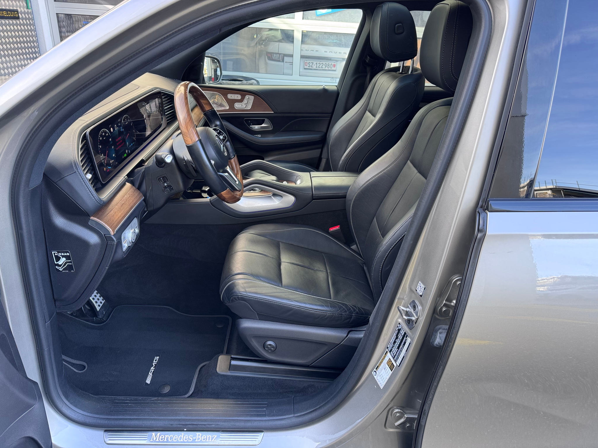 listing desktop thumbnail image 7