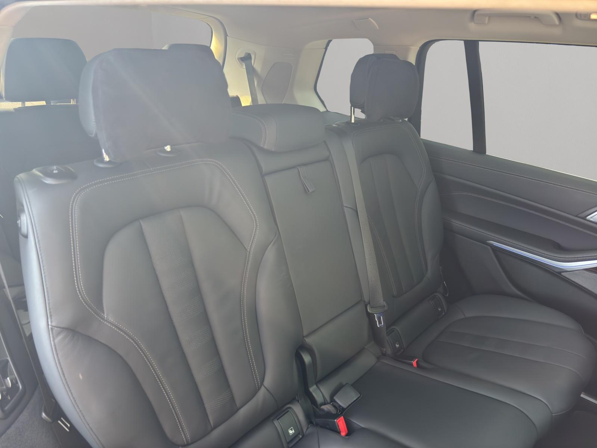 listing desktop thumbnail image 11