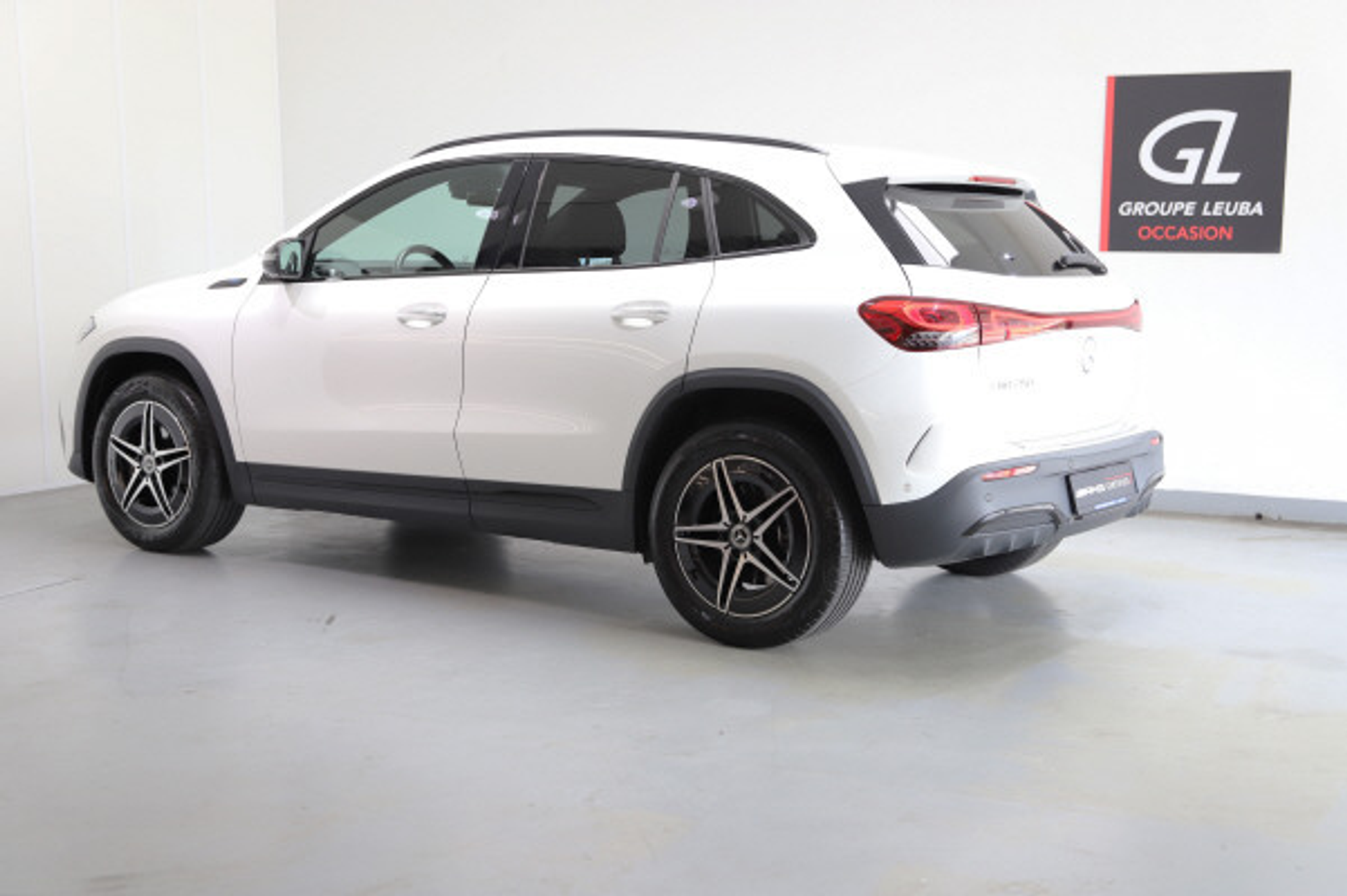 listing desktop thumbnail image 2