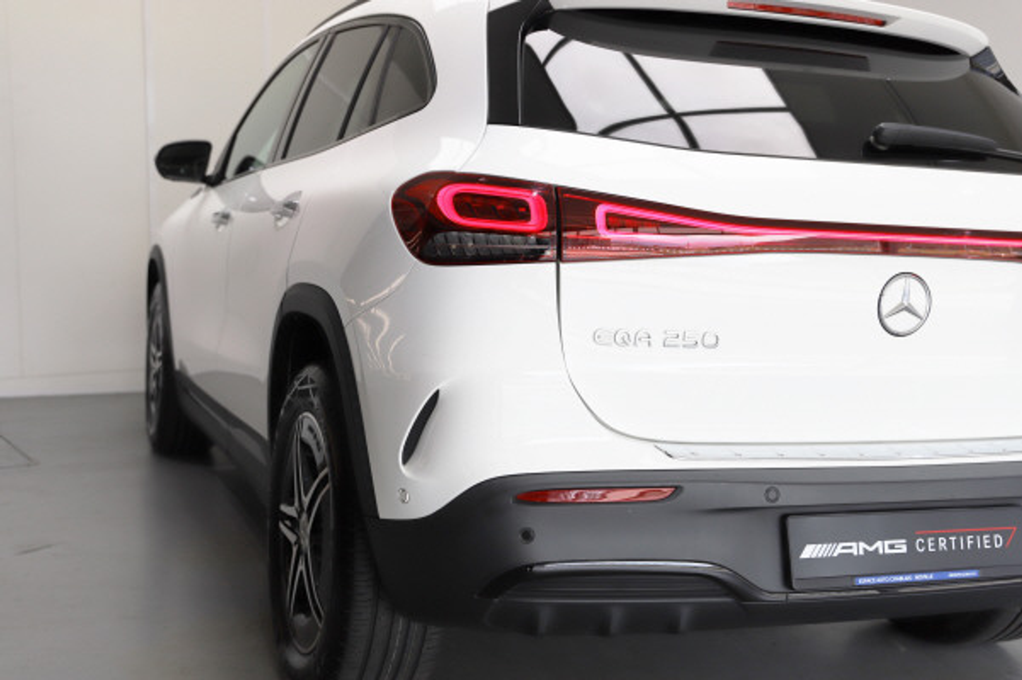 listing desktop thumbnail image 3