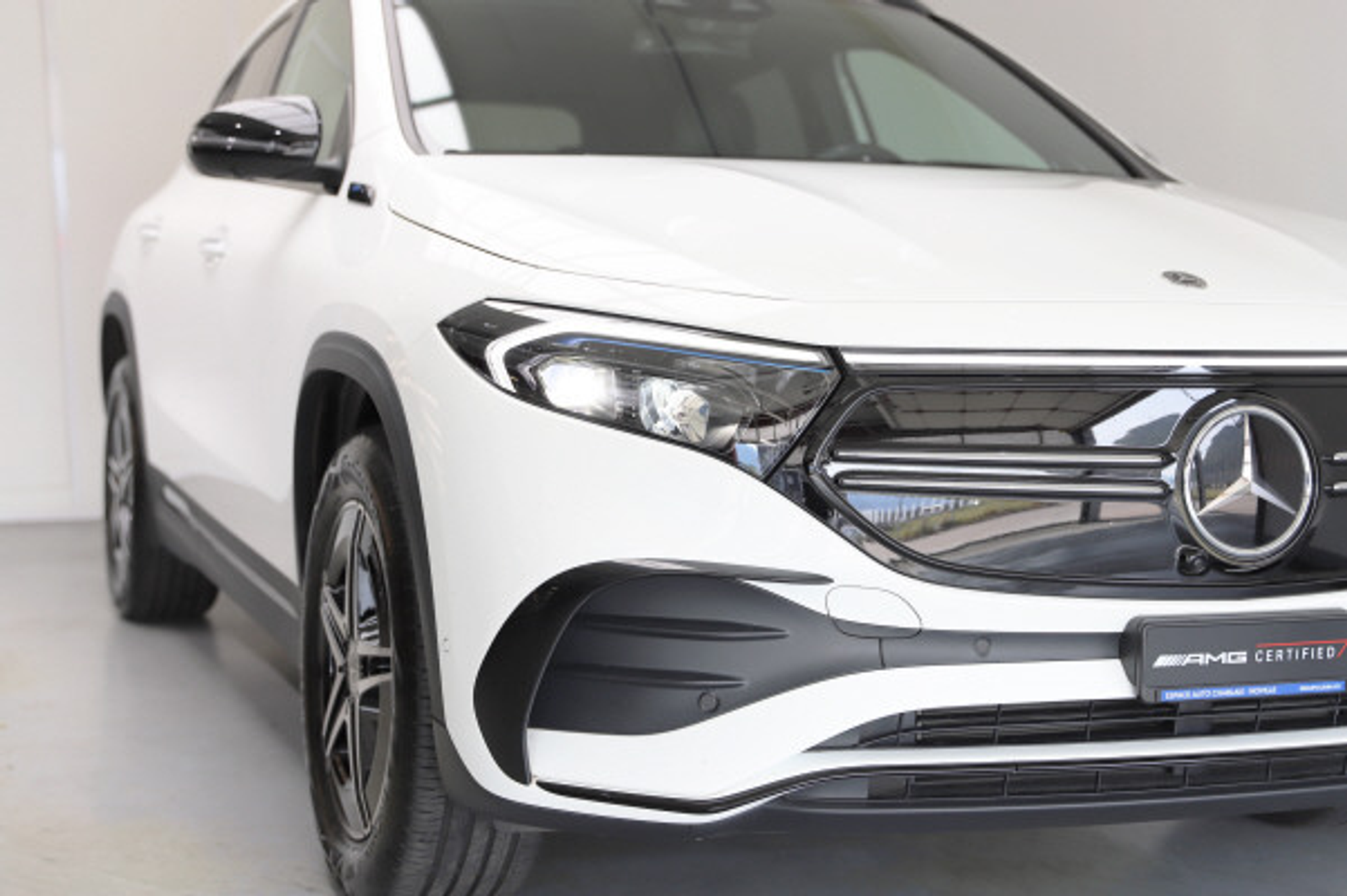 listing desktop thumbnail image 1