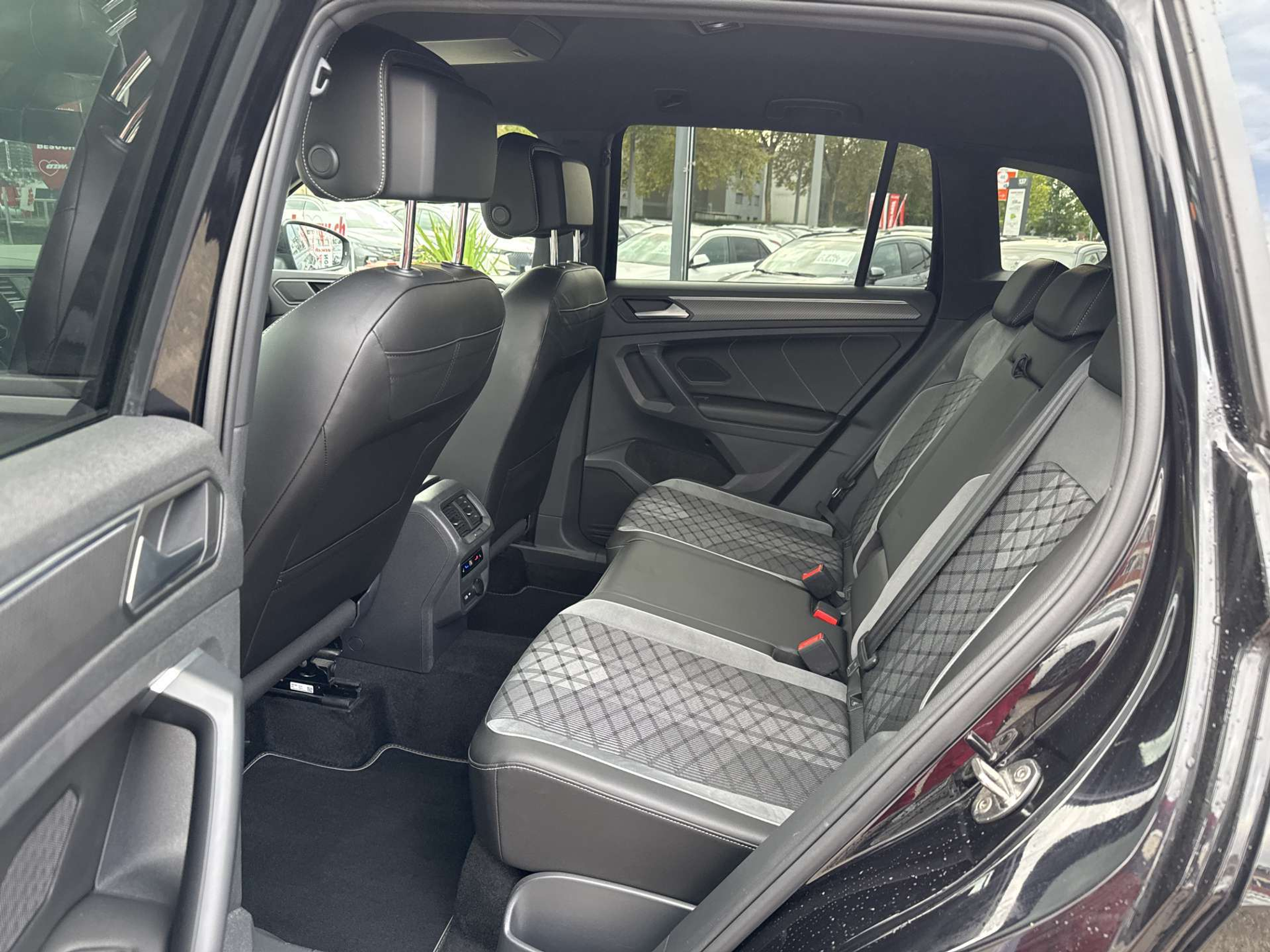 listing desktop thumbnail image 6