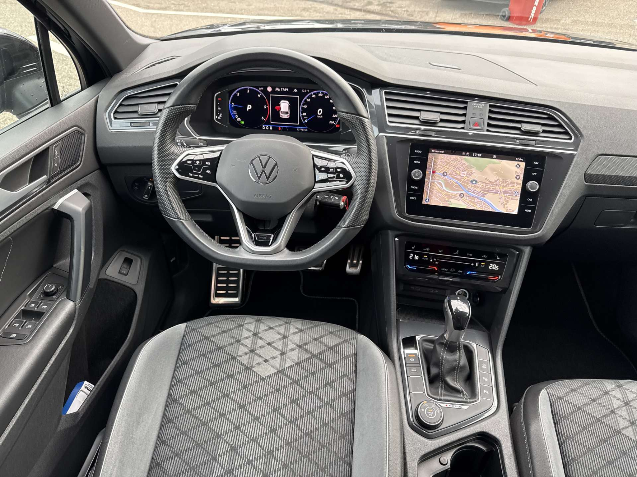 listing desktop thumbnail image 4