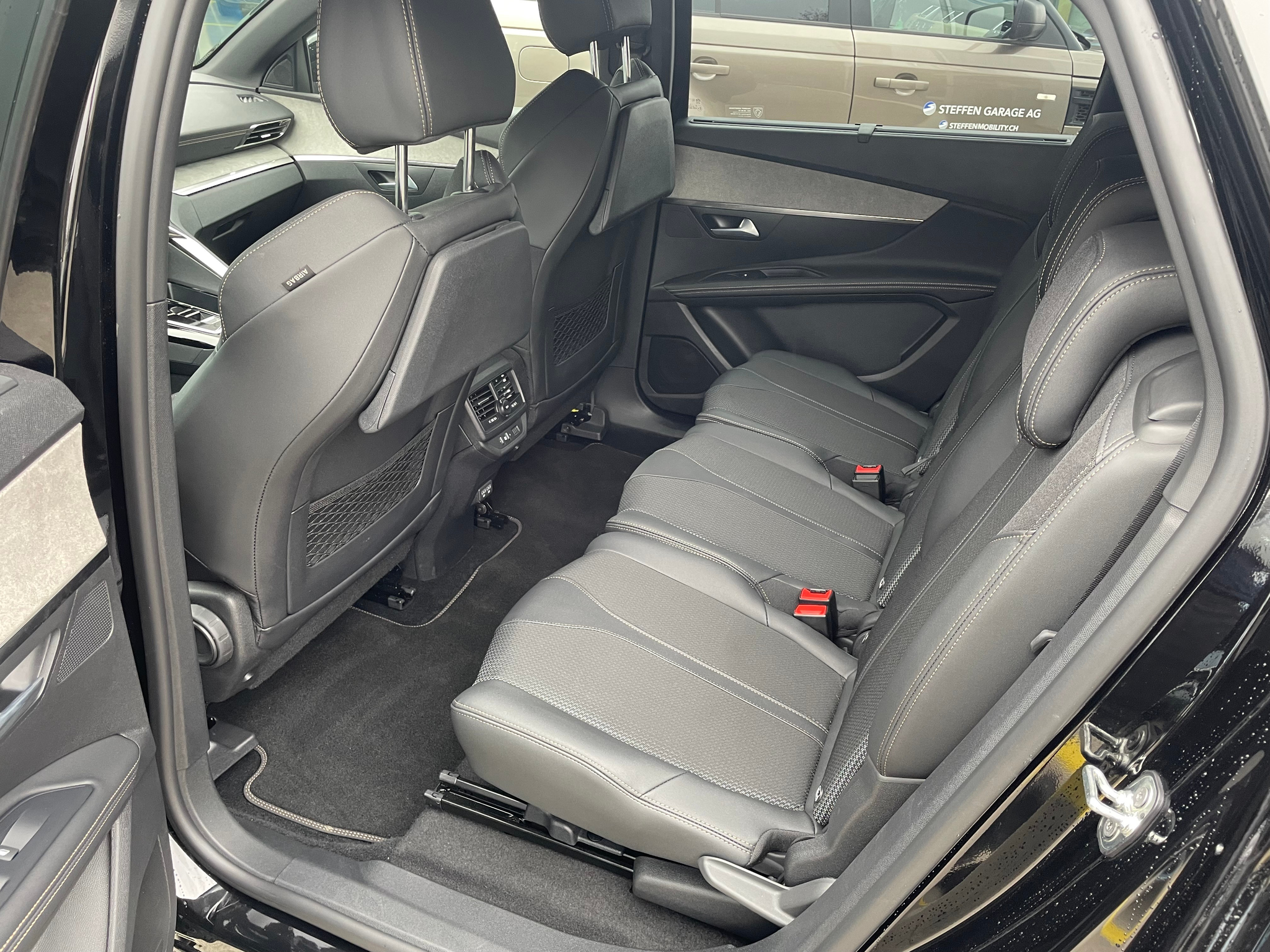 listing desktop thumbnail image 17