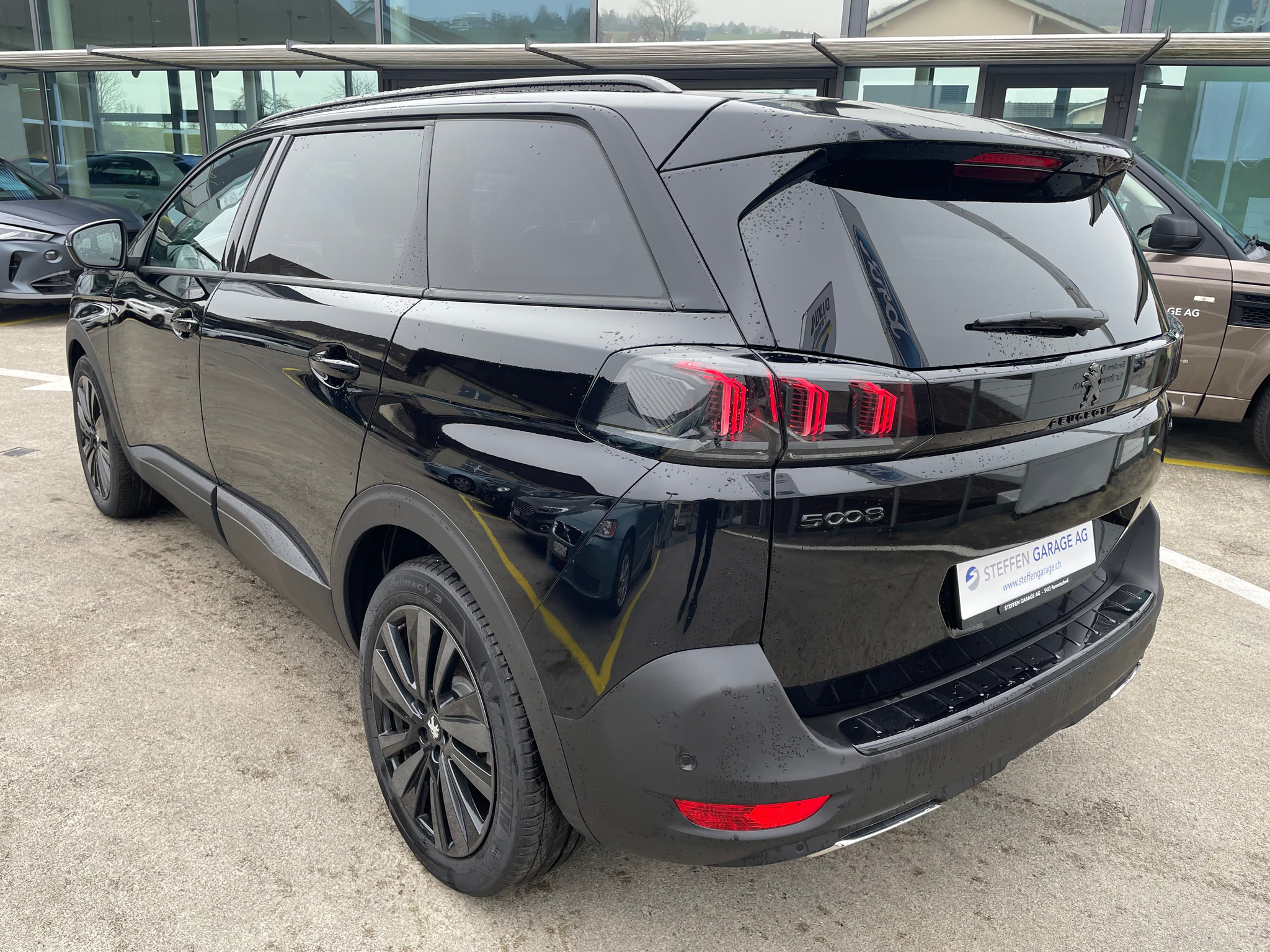 listing desktop thumbnail image 4