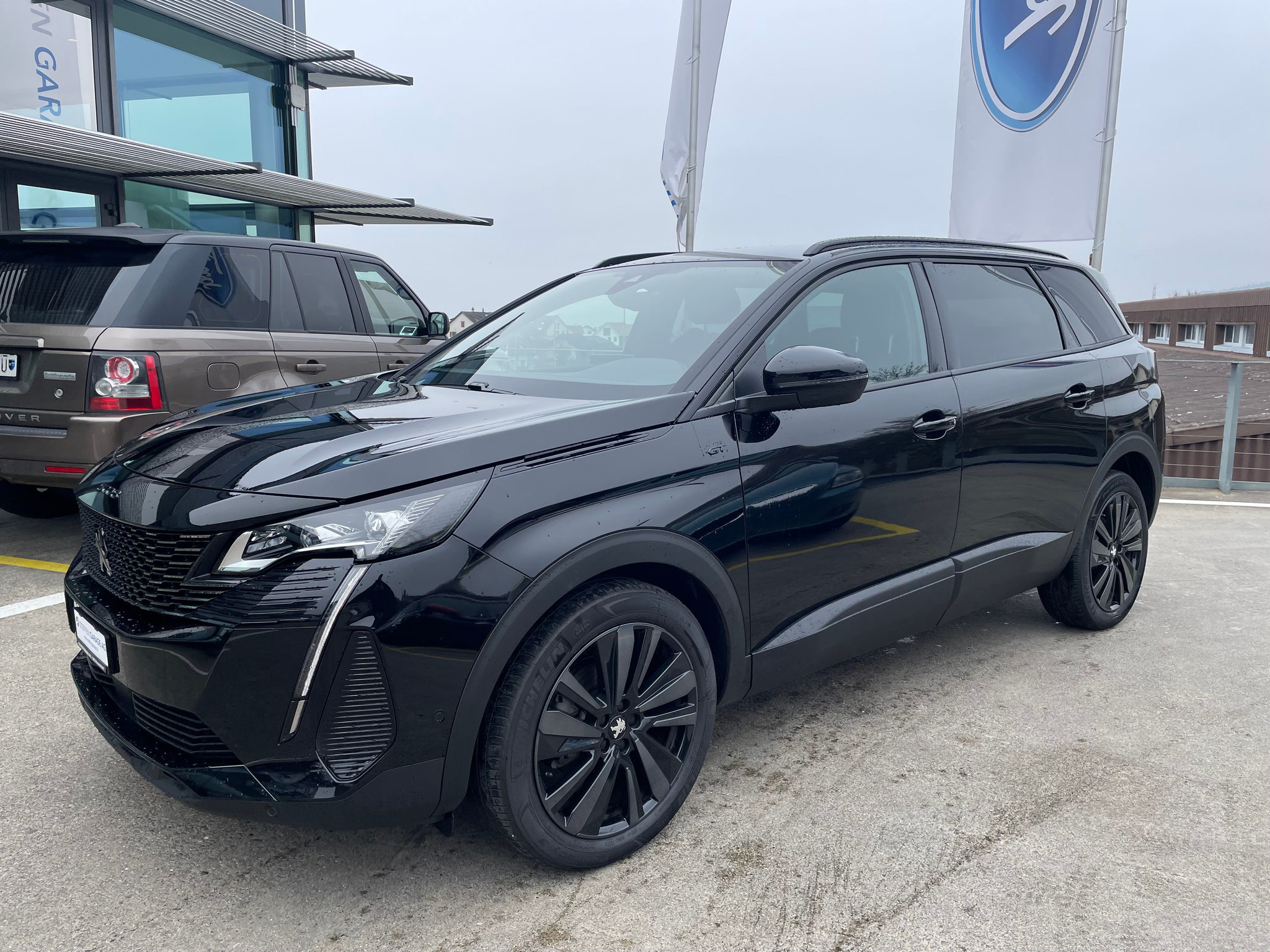 listing desktop thumbnail image 3