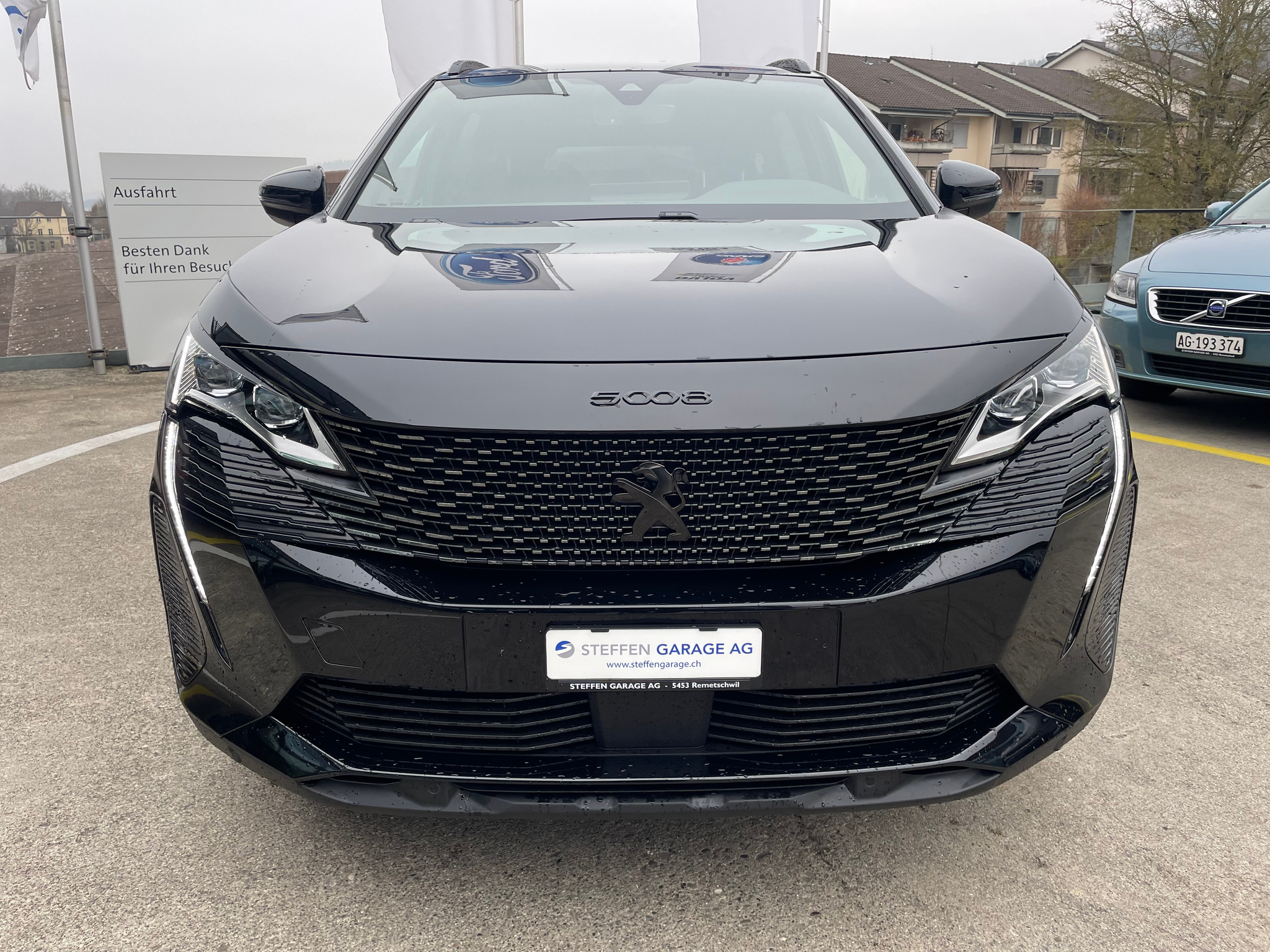 listing desktop thumbnail image 1