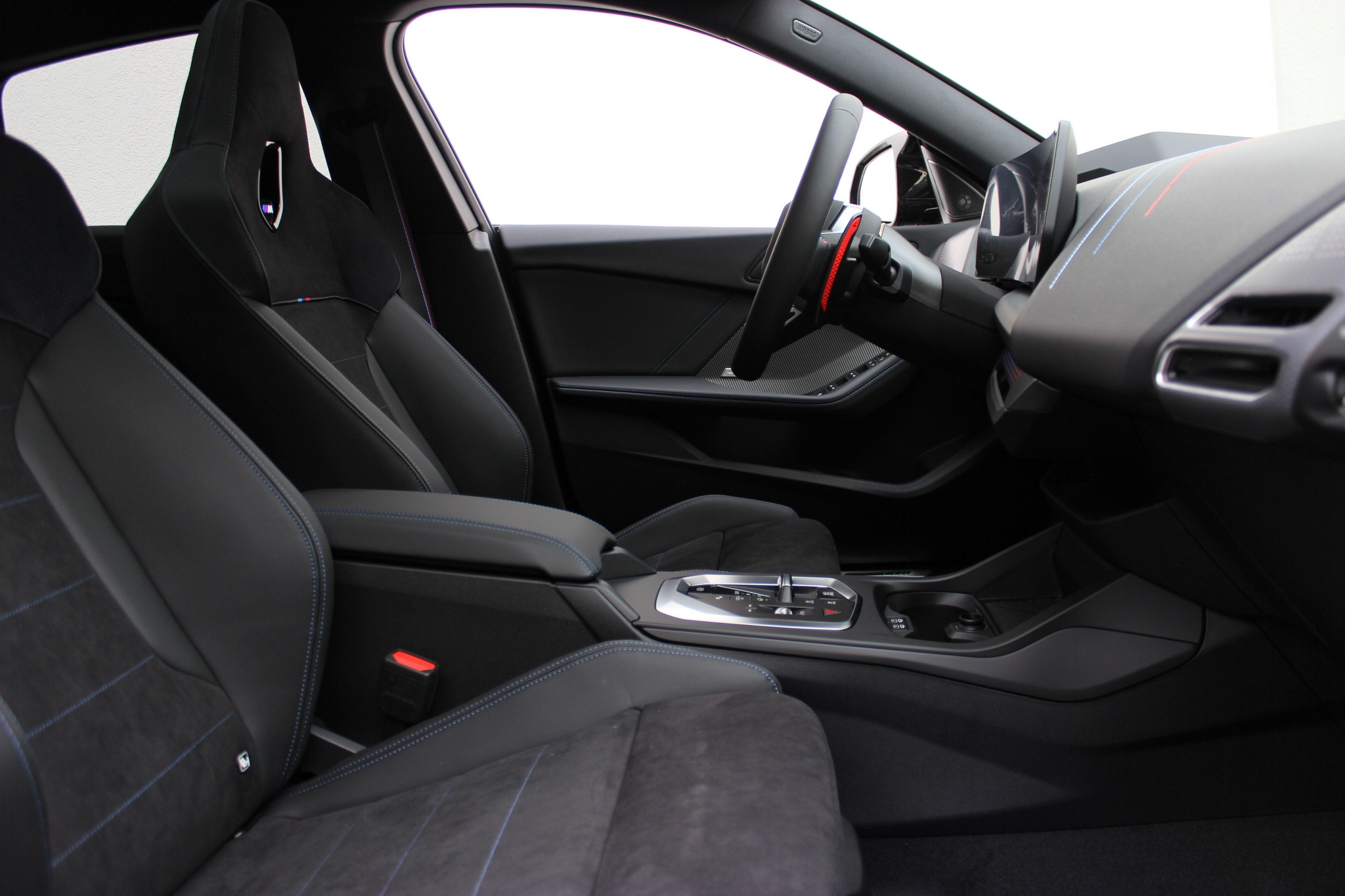 listing desktop thumbnail image 3