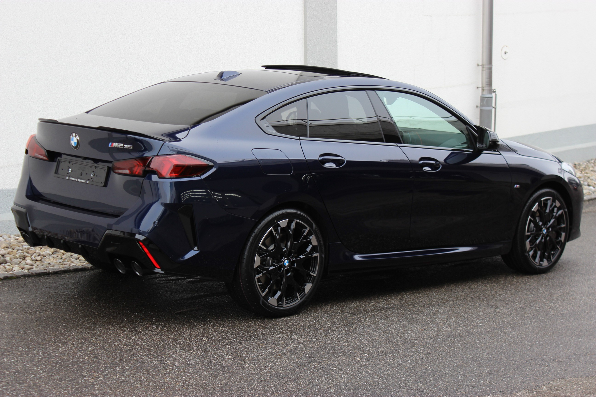 listing desktop thumbnail image 2