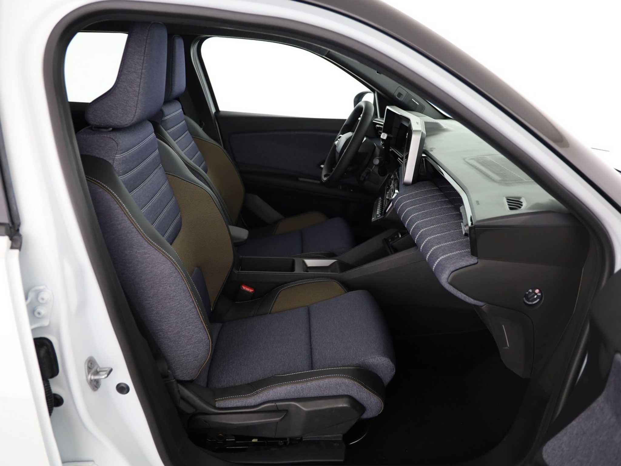 listing desktop thumbnail image 6