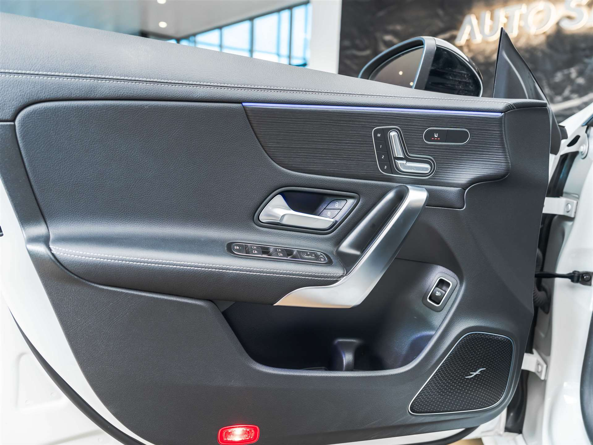 listing desktop thumbnail image 25