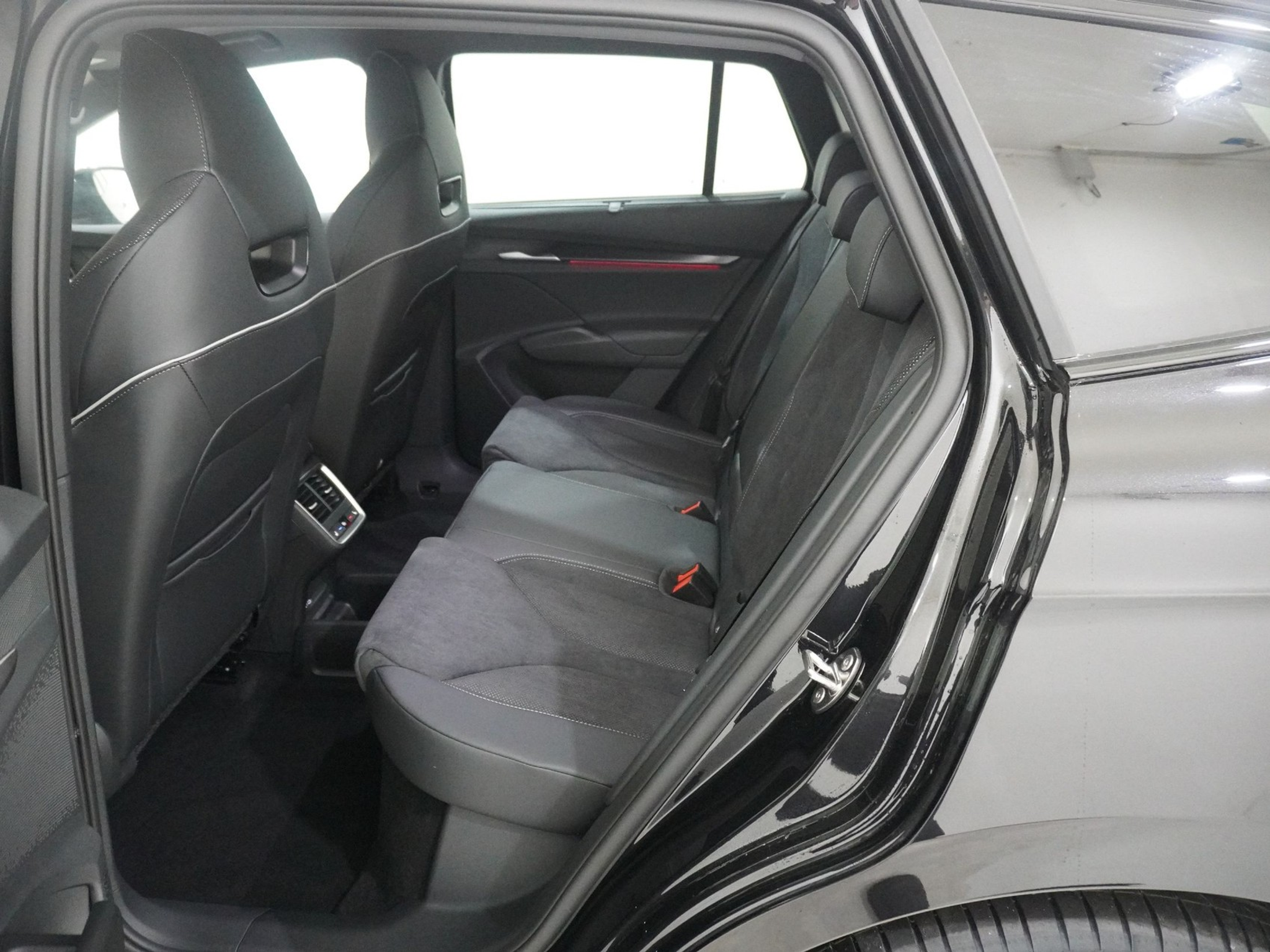 listing desktop thumbnail image 15