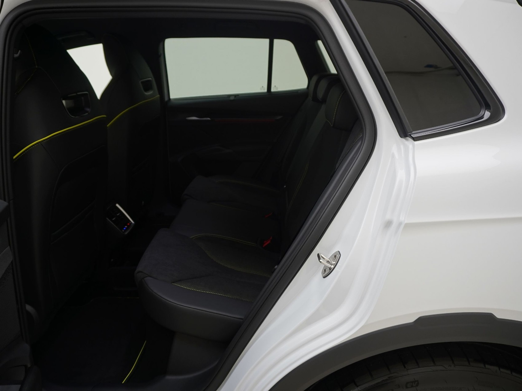 listing desktop thumbnail image 16