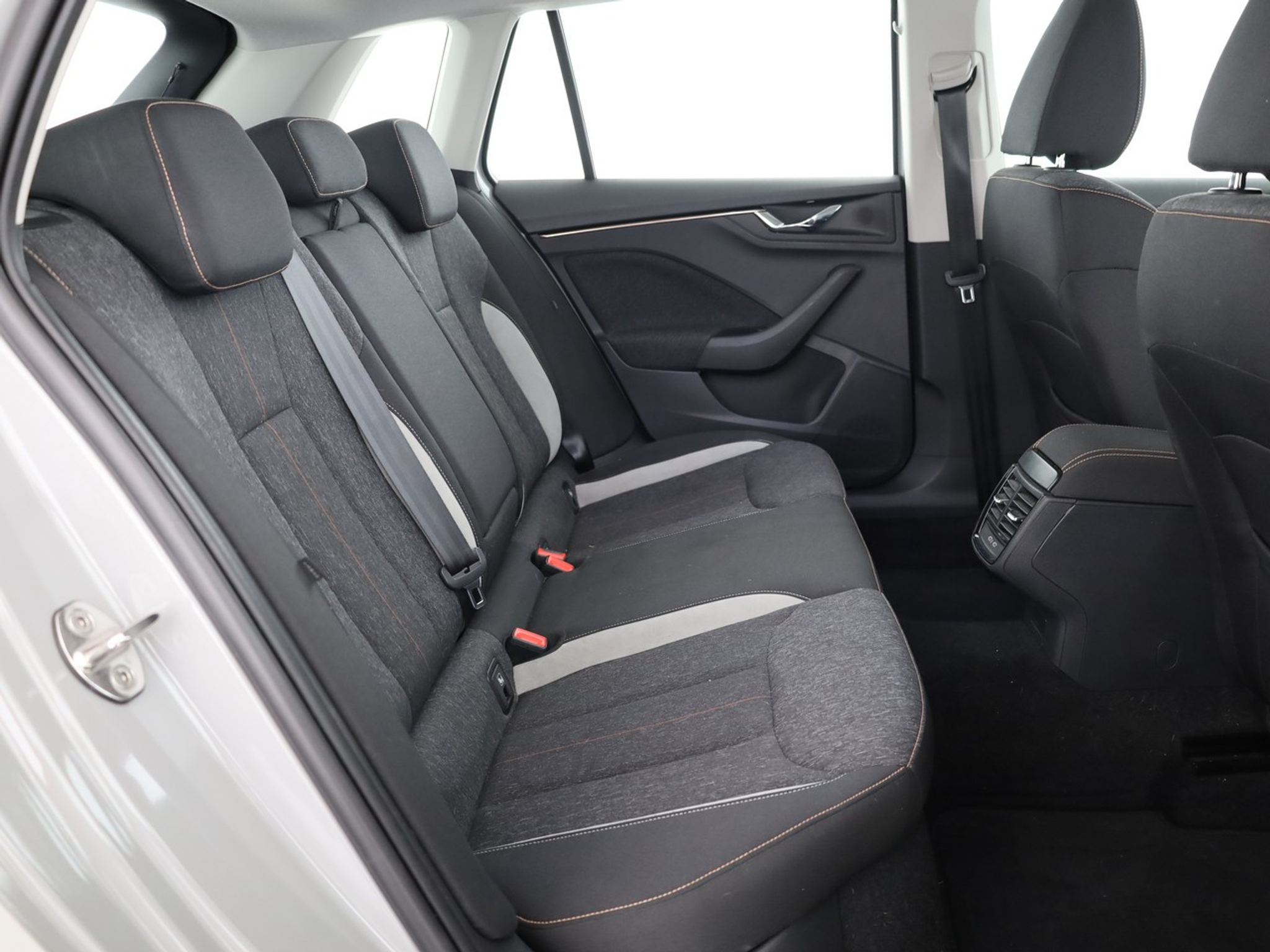 listing desktop thumbnail image 12