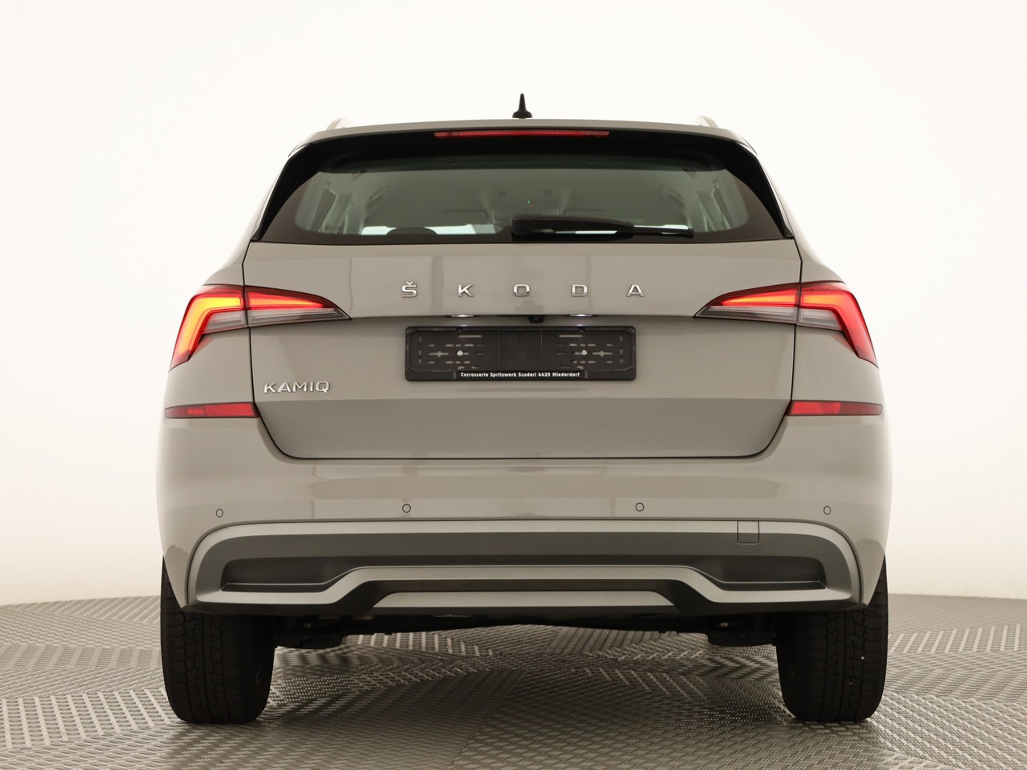 listing desktop thumbnail image 3