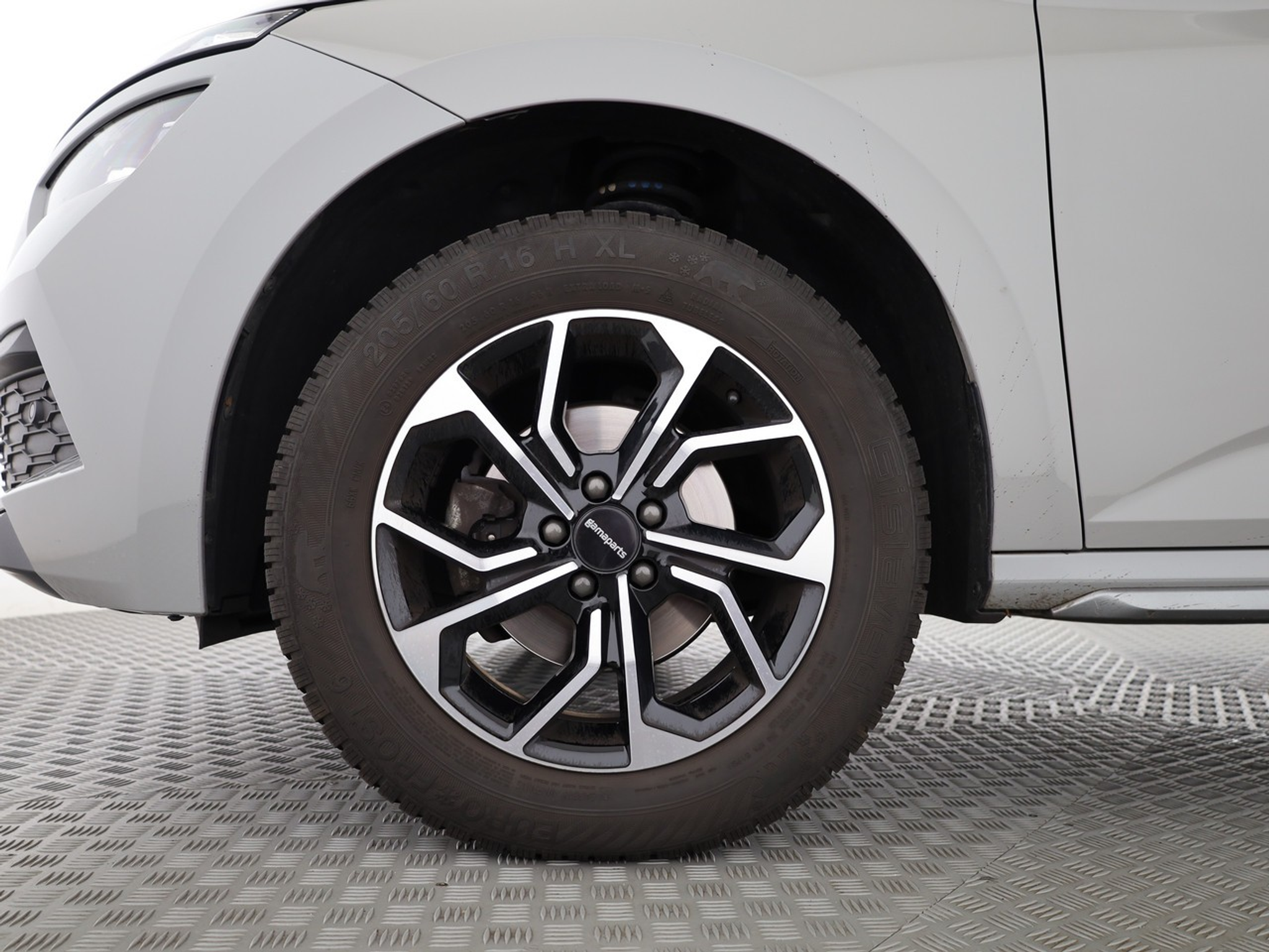 listing desktop thumbnail image 5