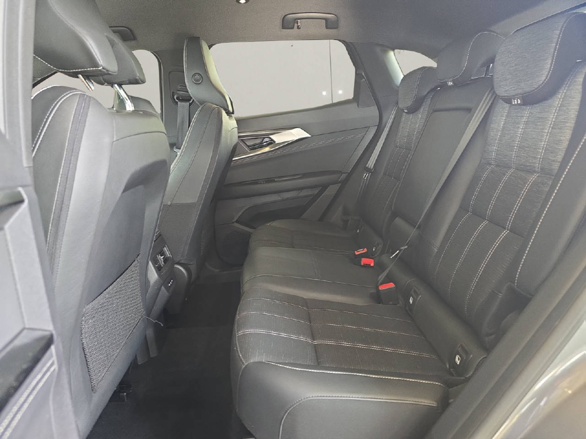 listing desktop thumbnail image 8