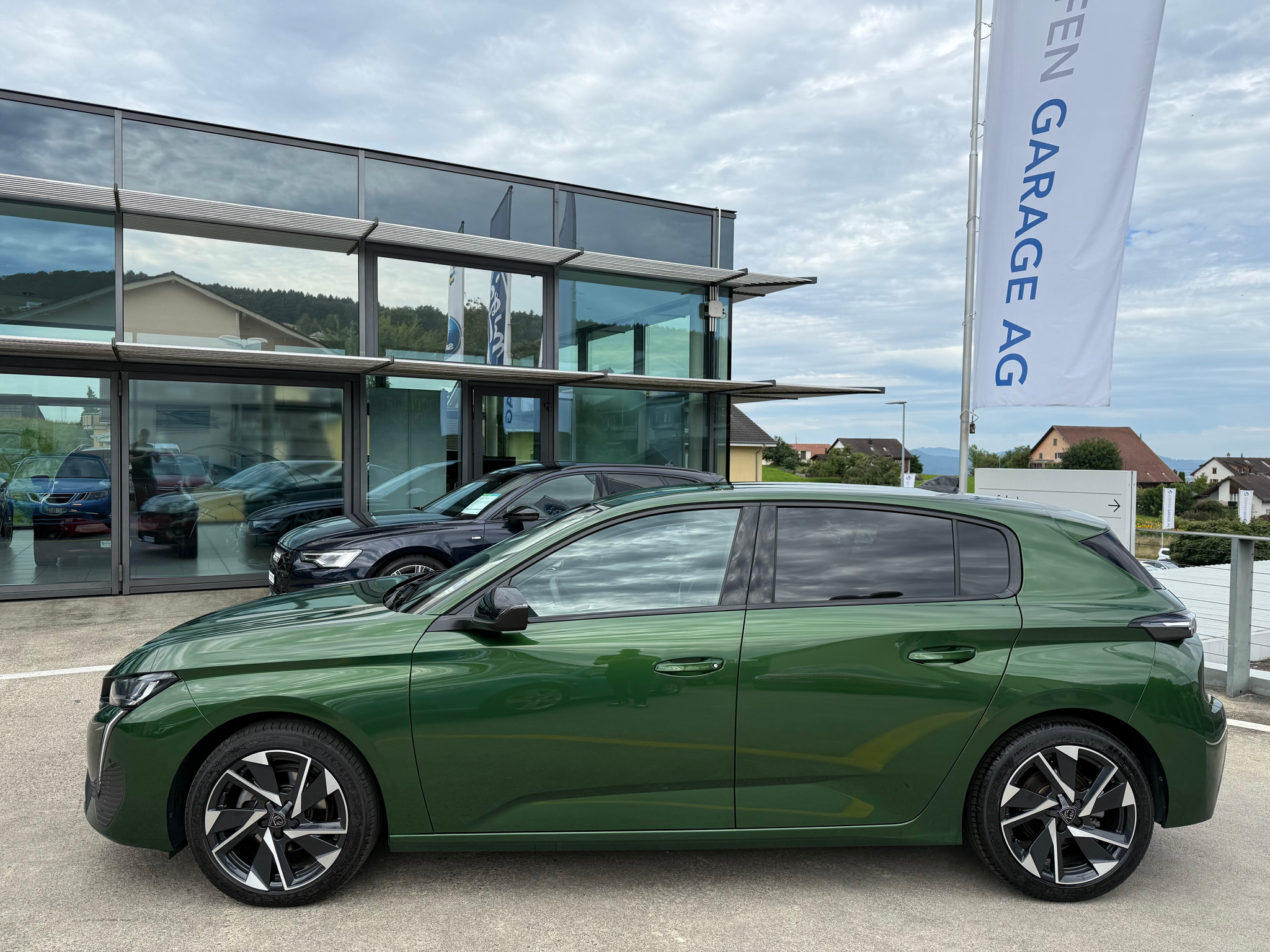 listing desktop thumbnail image 4