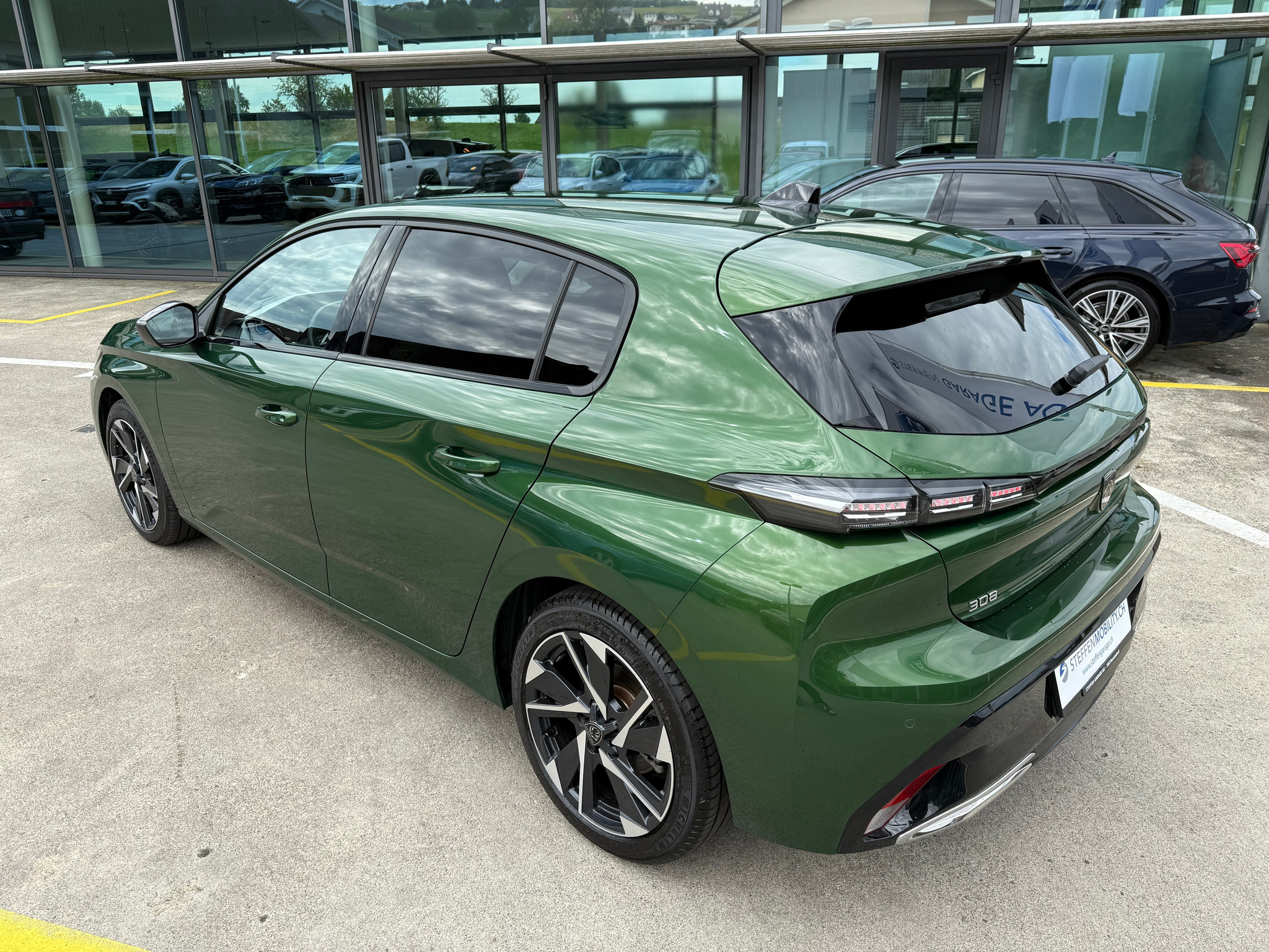 listing desktop thumbnail image 5