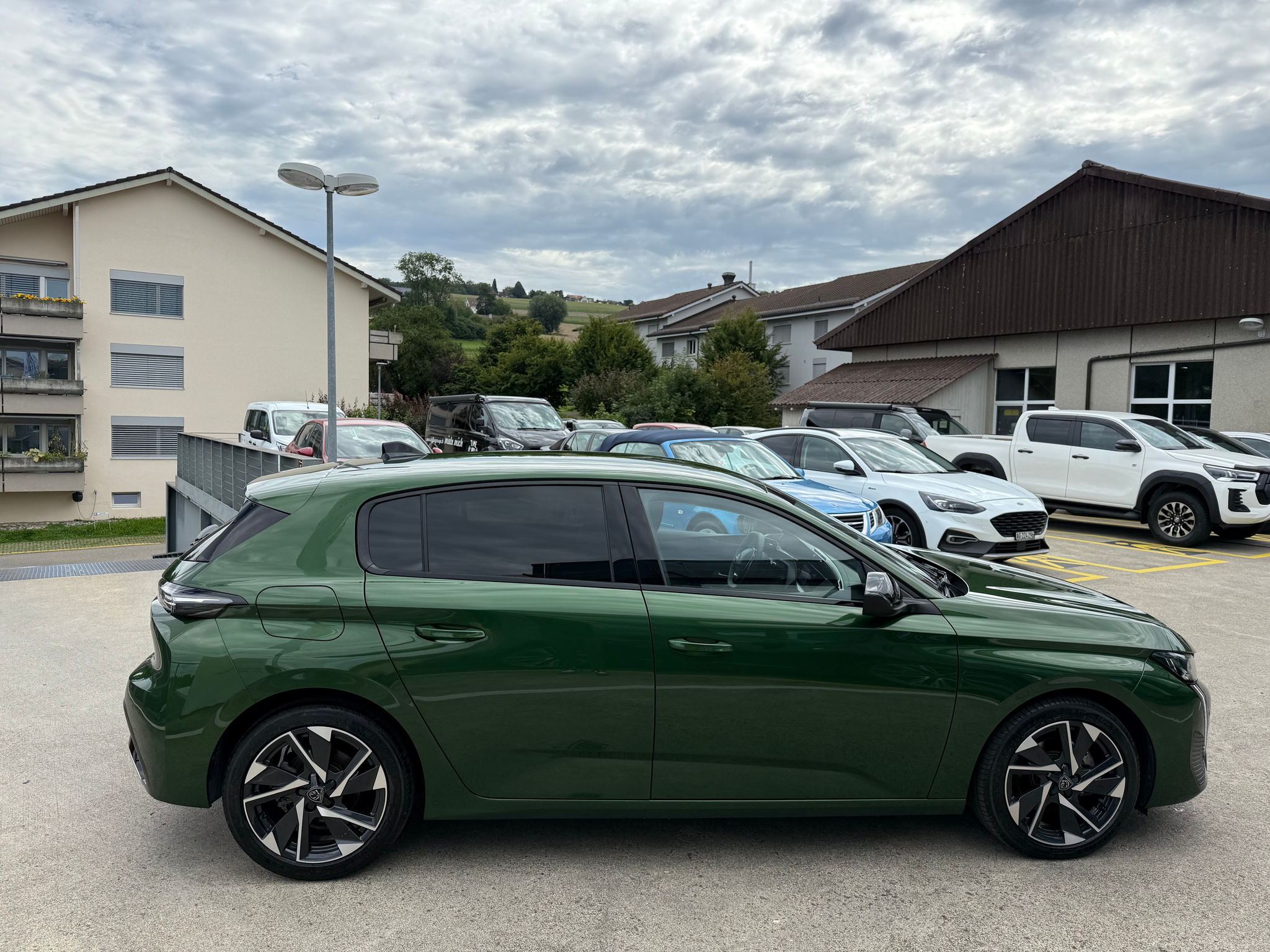 listing desktop thumbnail image 8