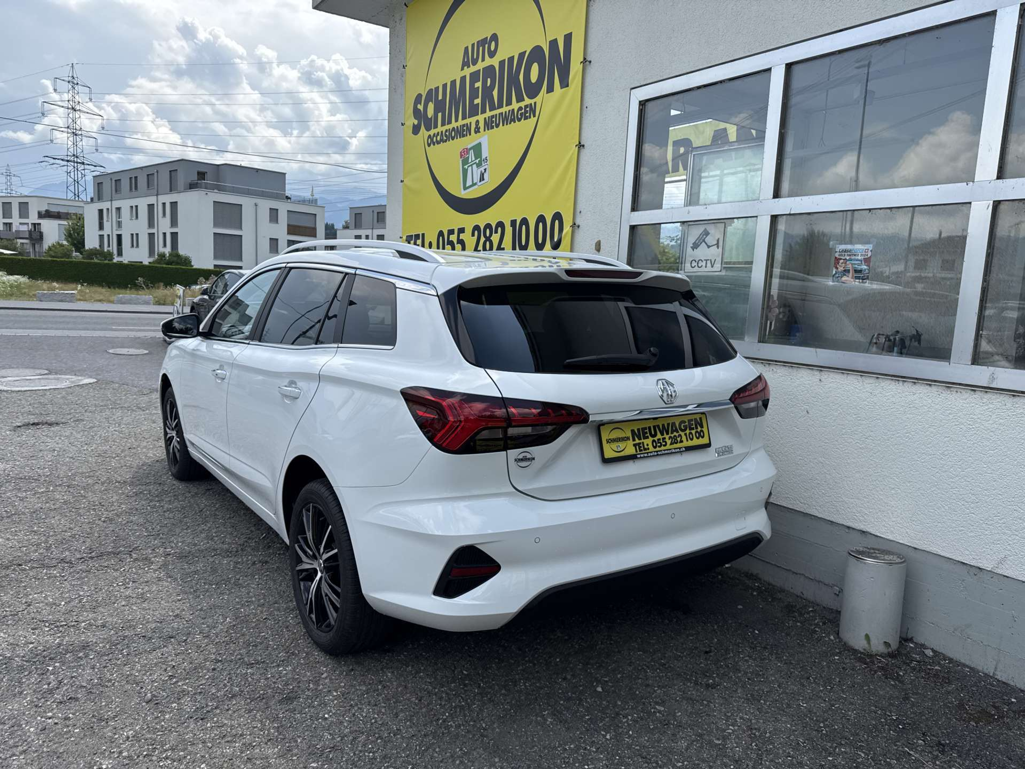 listing desktop thumbnail image 2