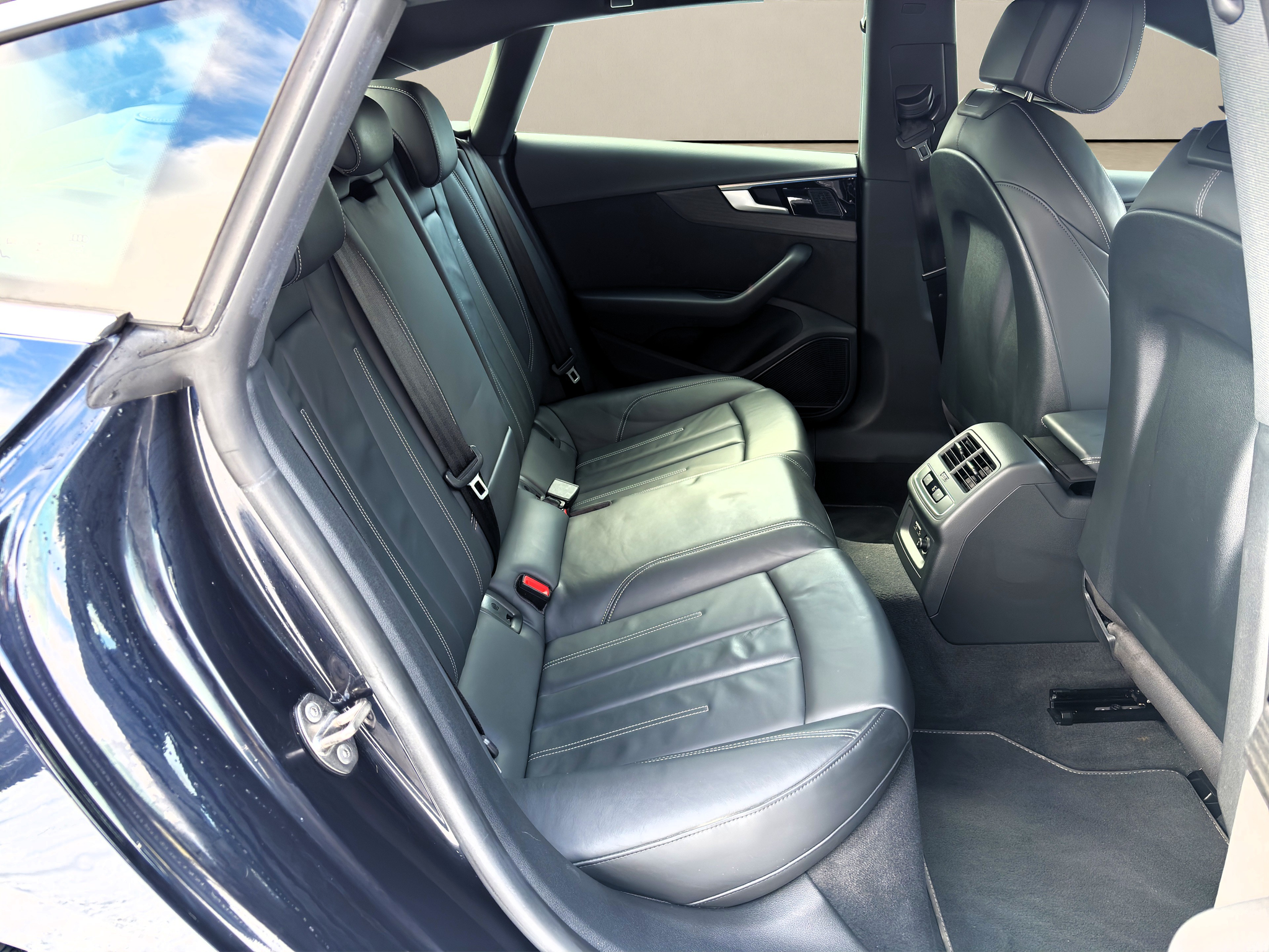 listing desktop thumbnail image 14