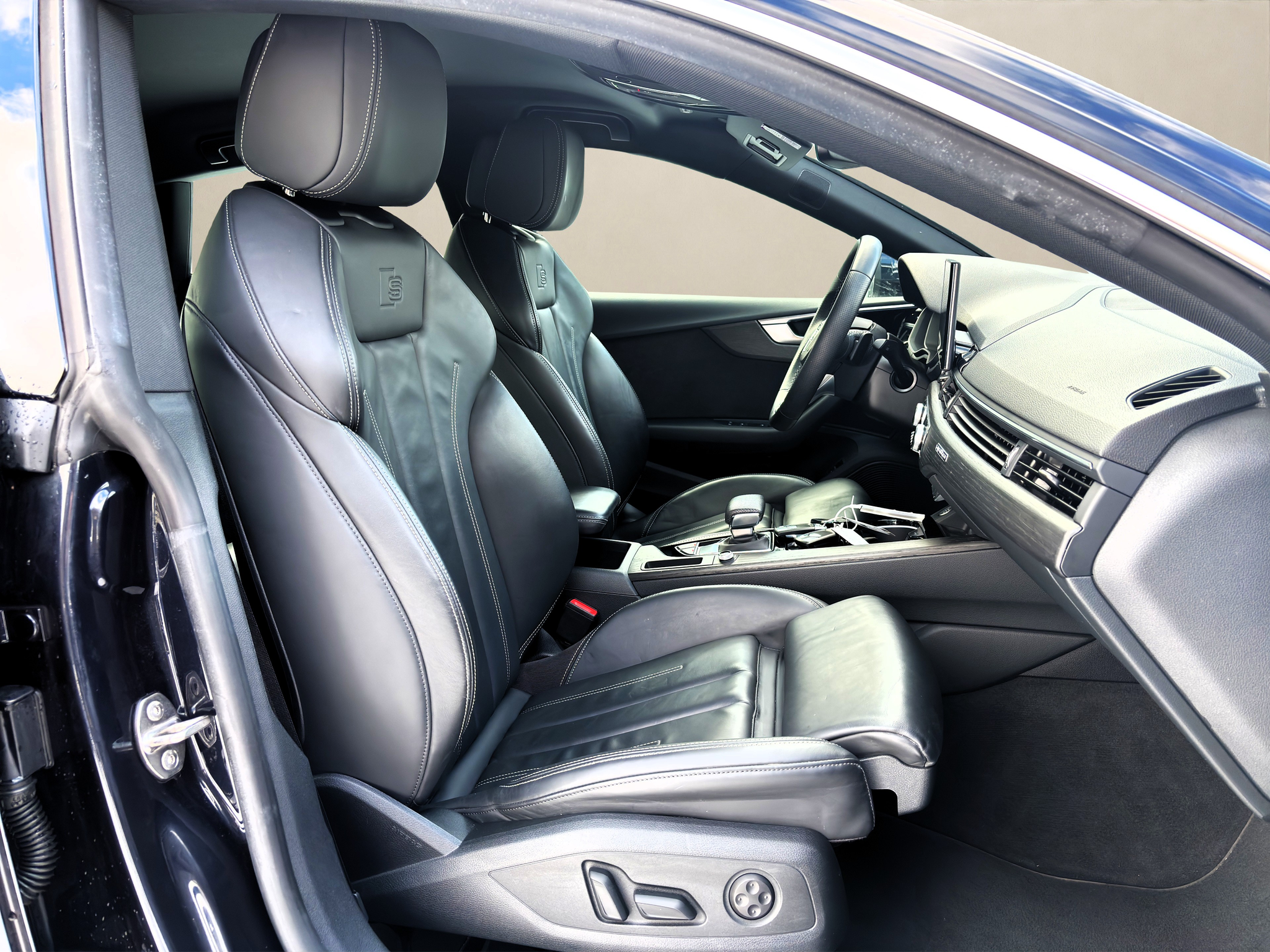 listing desktop thumbnail image 9