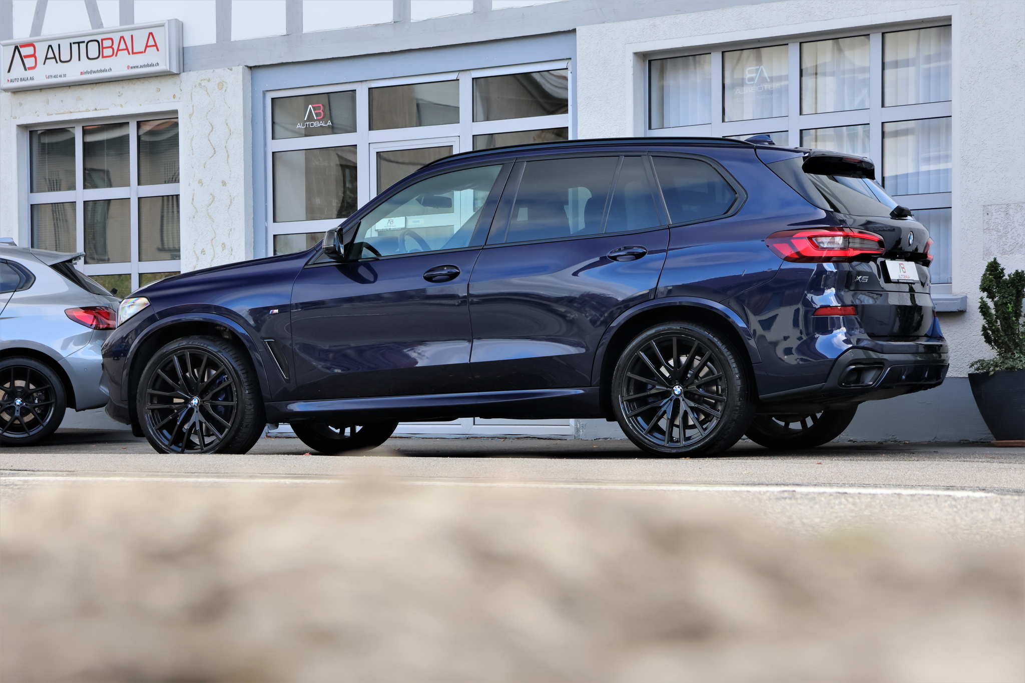 listing desktop thumbnail image 3