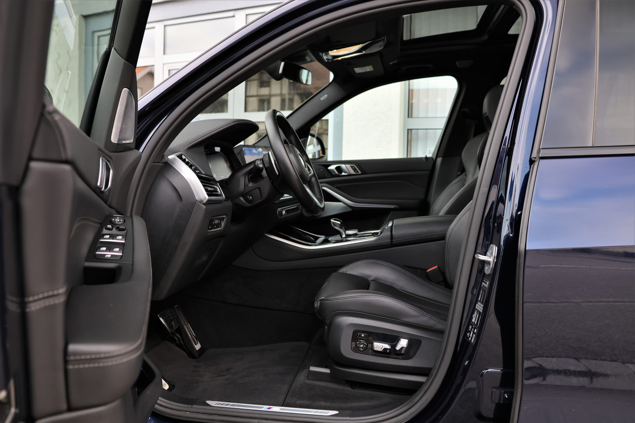 listing desktop thumbnail image 8