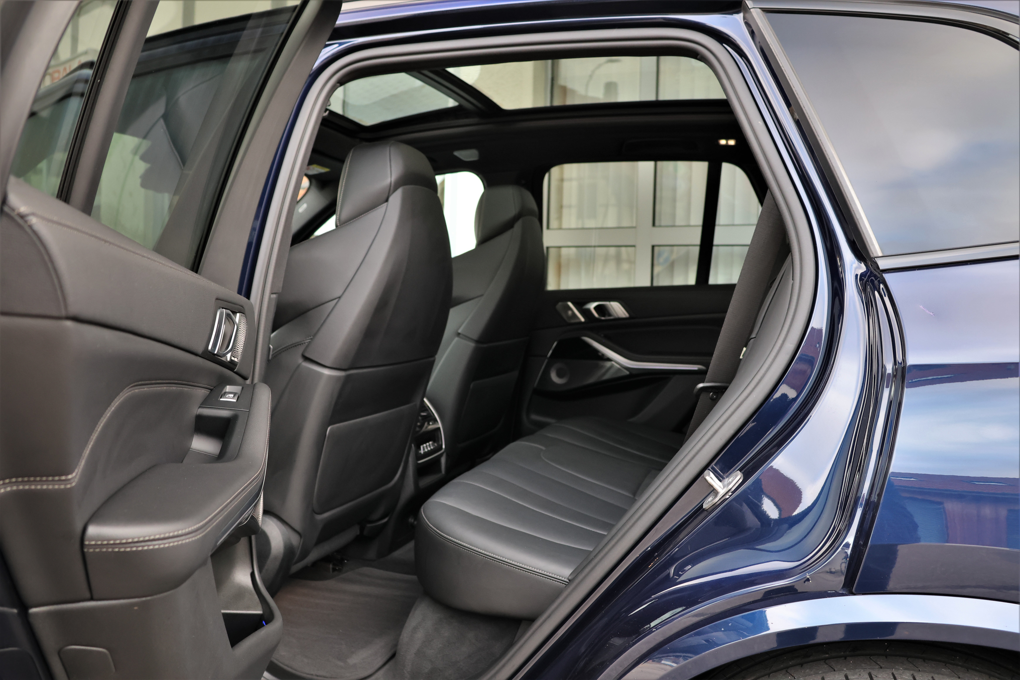 listing desktop thumbnail image 12