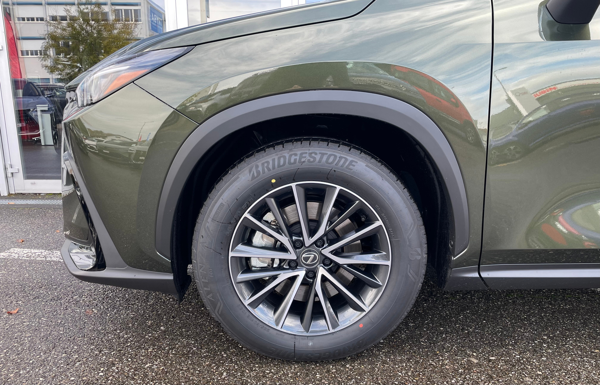 listing desktop thumbnail image 6