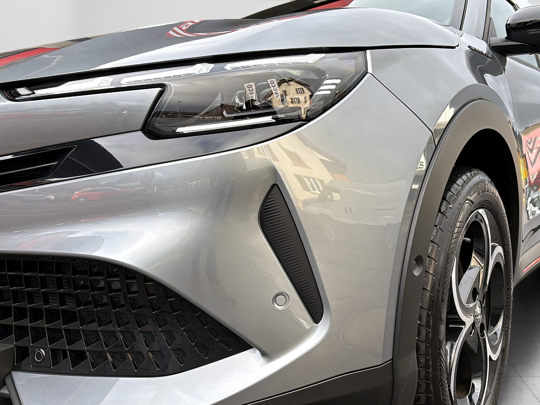 listing desktop thumbnail image 2